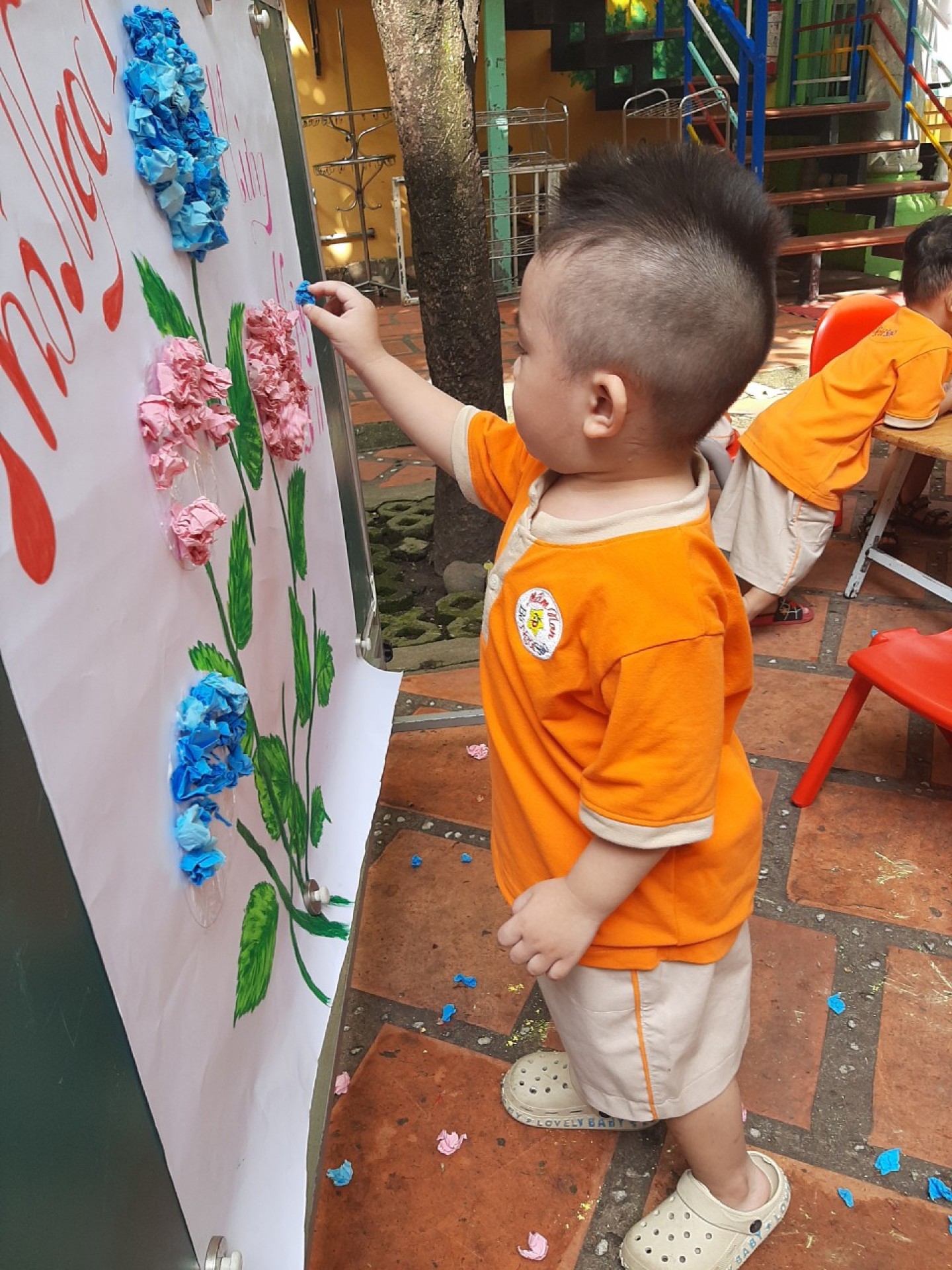 BÉ LÀM TRANH TẶNG CÔ NGÀY 20/11