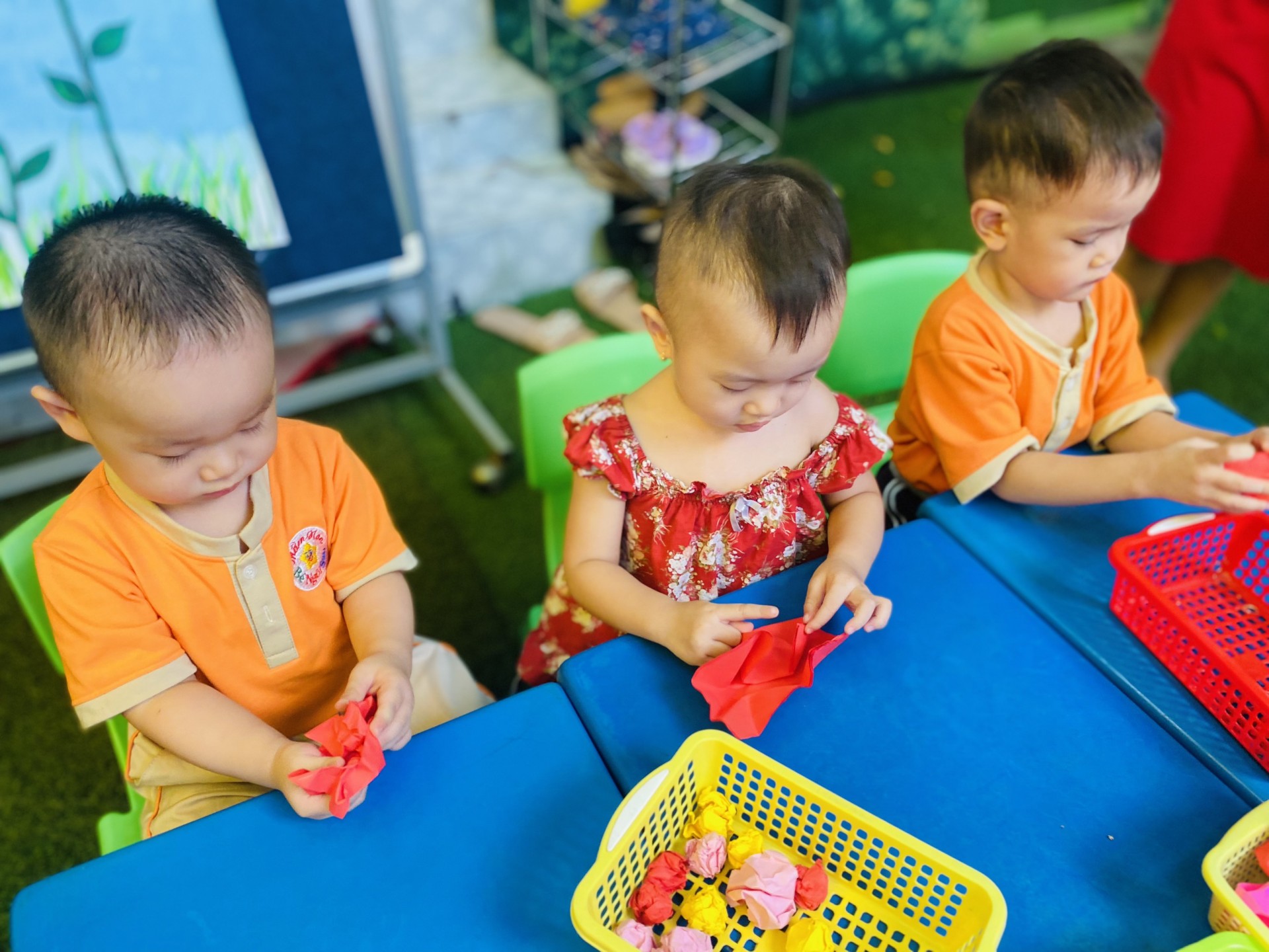 BÉ LÀM TRANH TẶNG CÔ NGÀY 20/11