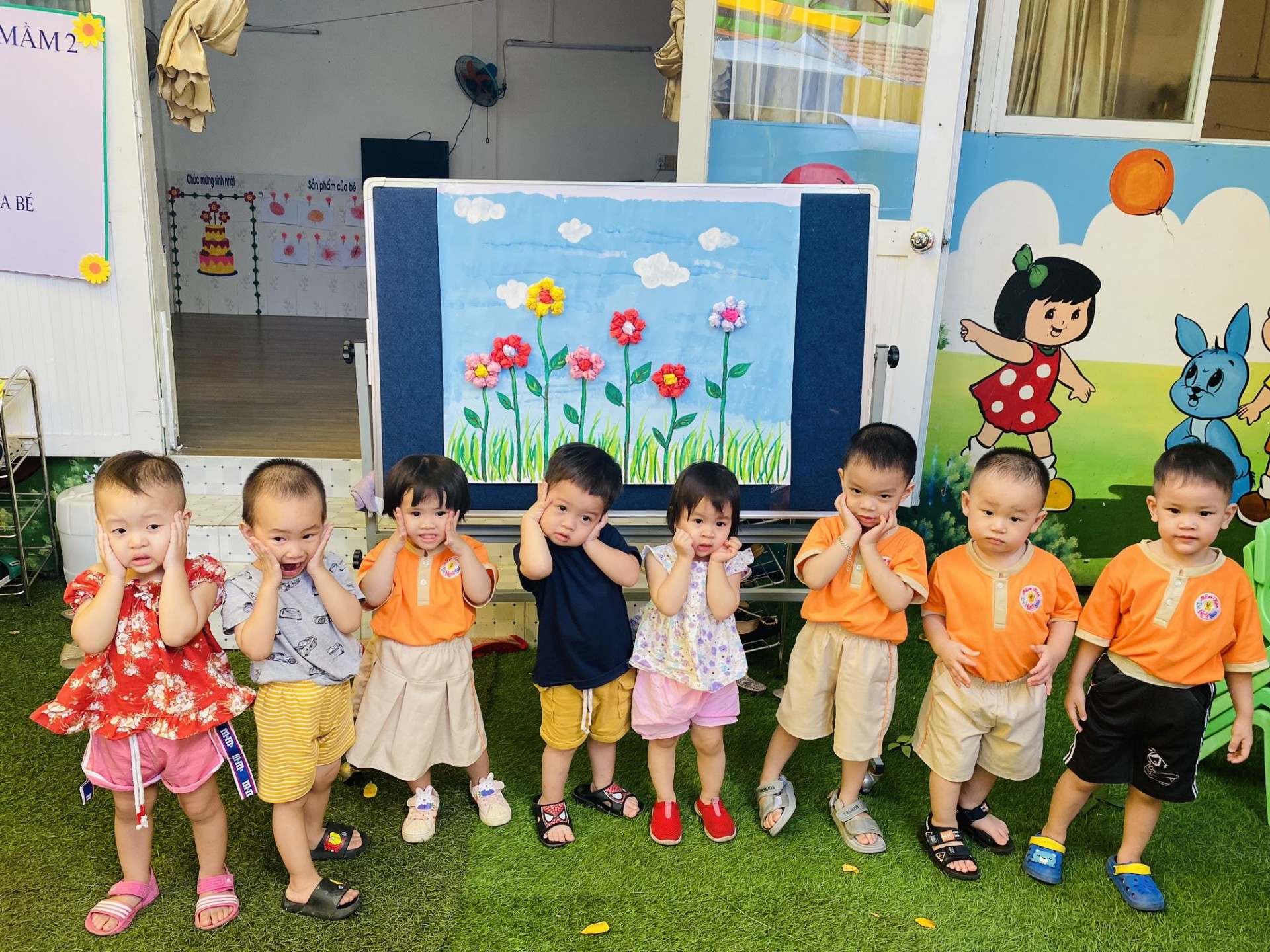 BÉ LÀM TRANH TẶNG CÔ NGÀY 20/11