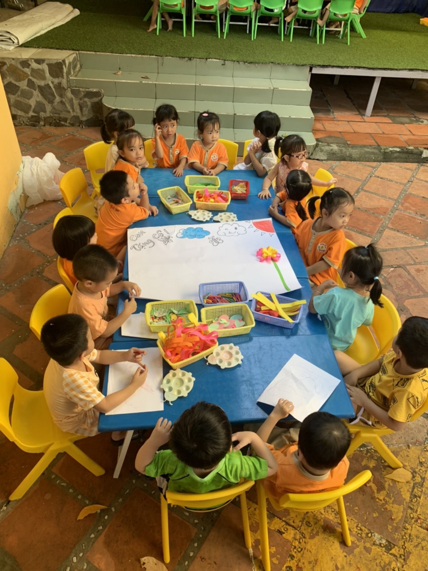 BÉ LÀM TRANH TẶNG CÔ NGÀY 20/11