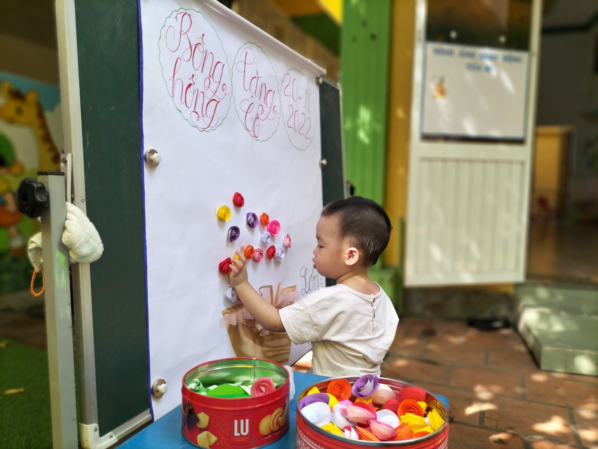 BÉ LÀM TRANH TẶNG CÔ NGÀY 20/11