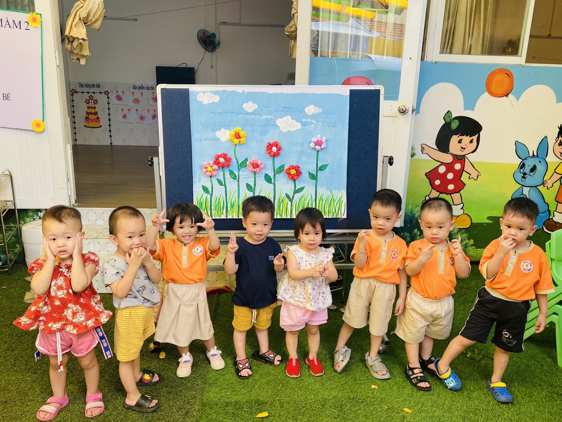 BÉ LÀM TRANH TẶNG CÔ NGÀY 20/11