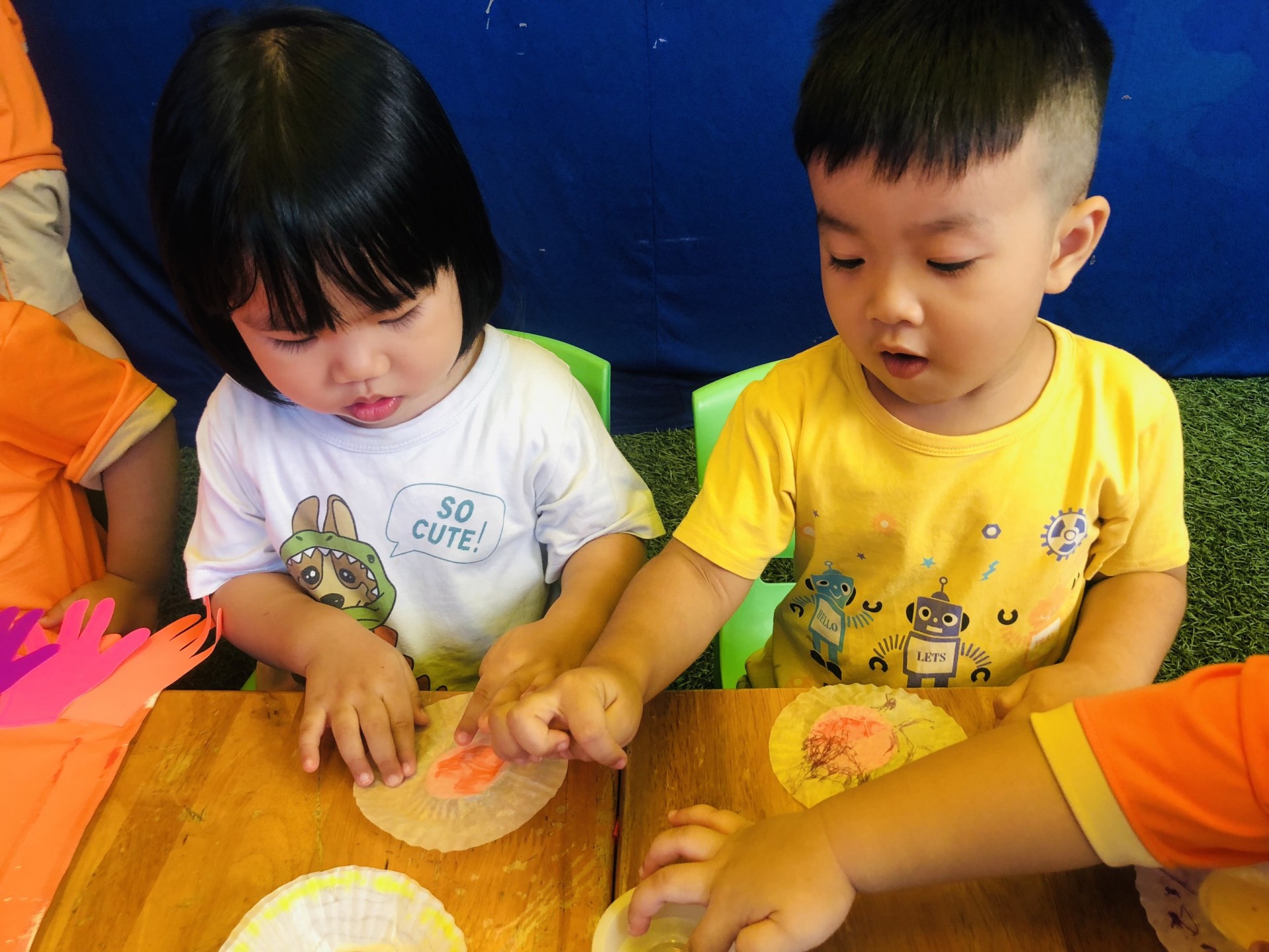 BÉ LÀM TRANH TẶNG CÔ NGÀY 20/11