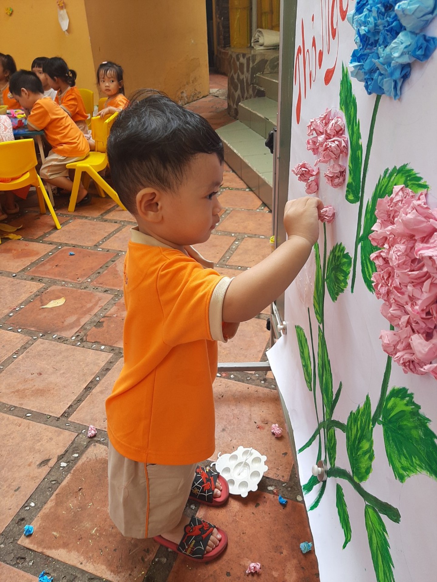 BÉ LÀM TRANH TẶNG CÔ NGÀY 20/11