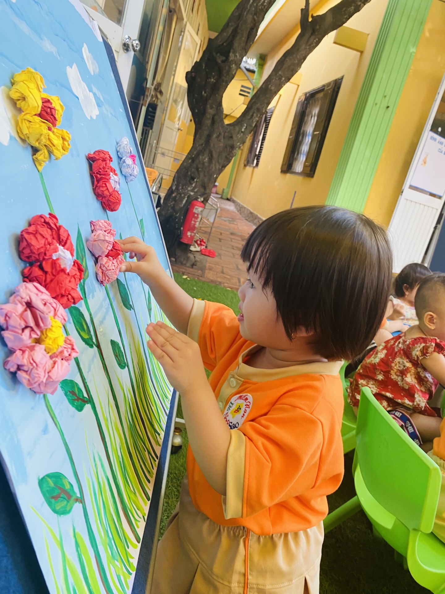 BÉ LÀM TRANH TẶNG CÔ NGÀY 20/11