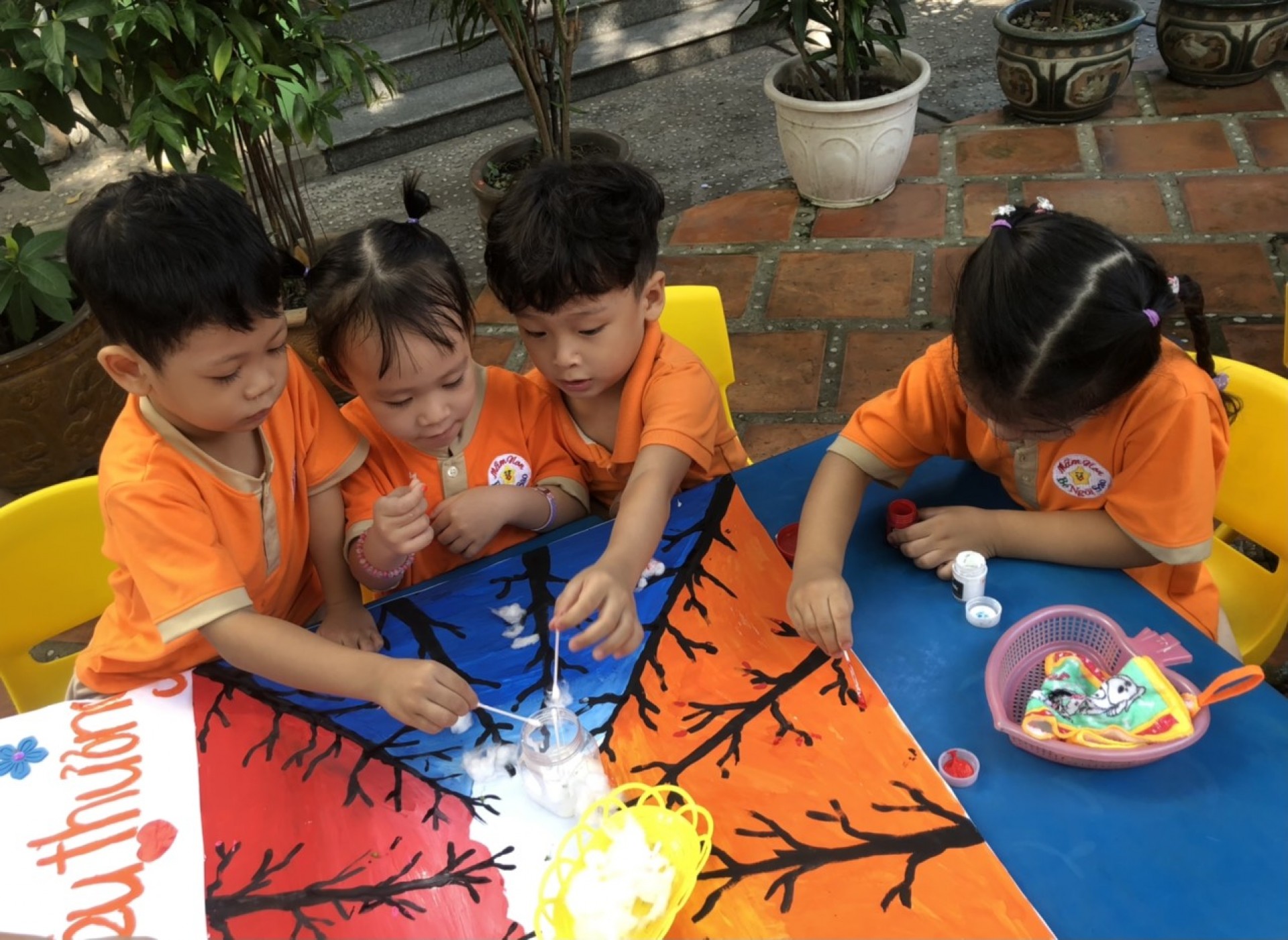 BÉ LÀM TRANH TẶNG CÔ NGÀY 20/11