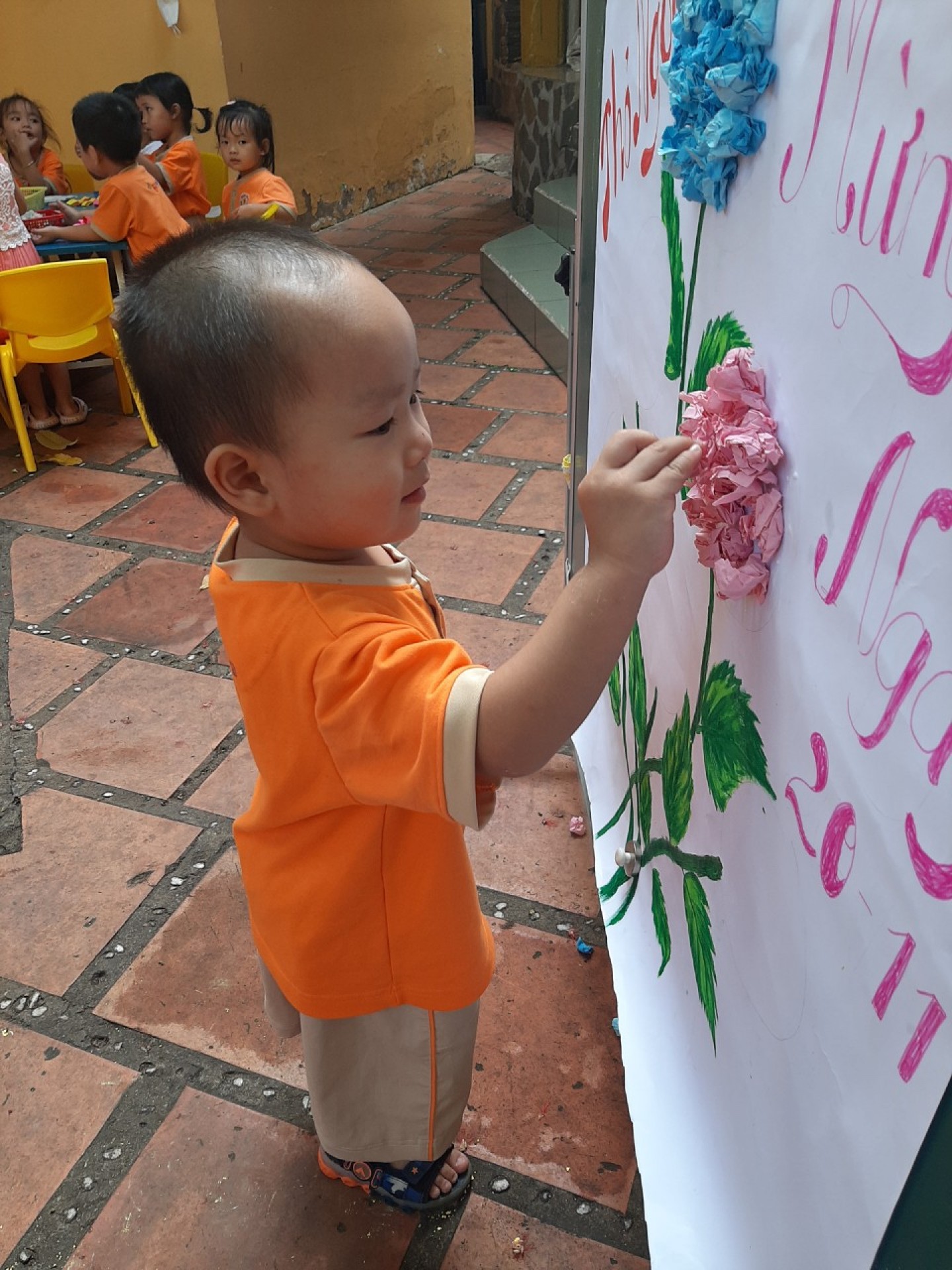 BÉ LÀM TRANH TẶNG CÔ NGÀY 20/11