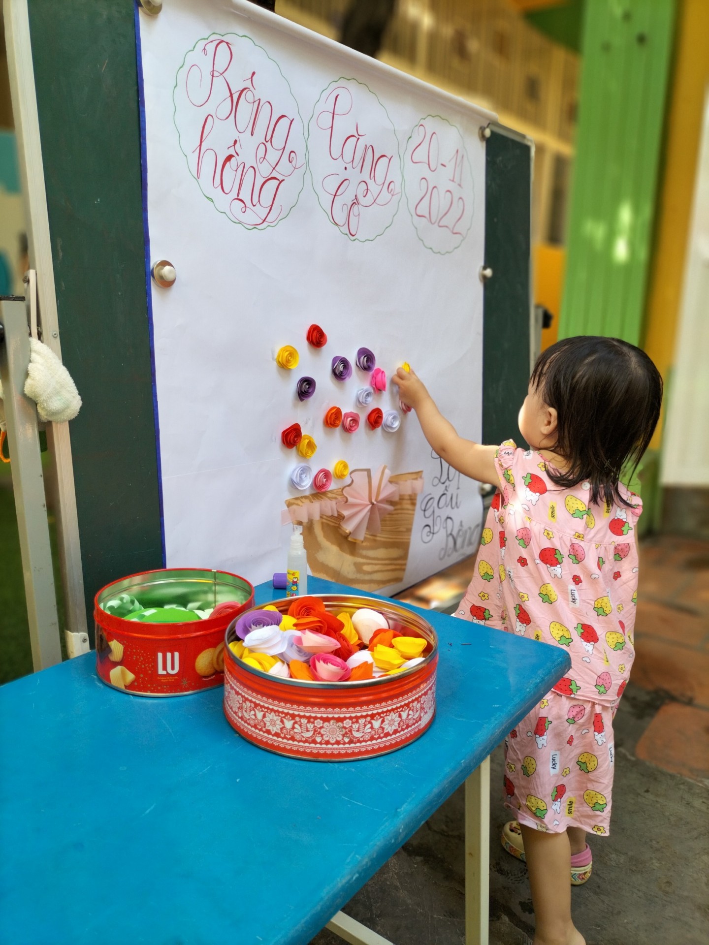 BÉ LÀM TRANH TẶNG CÔ NGÀY 20/11