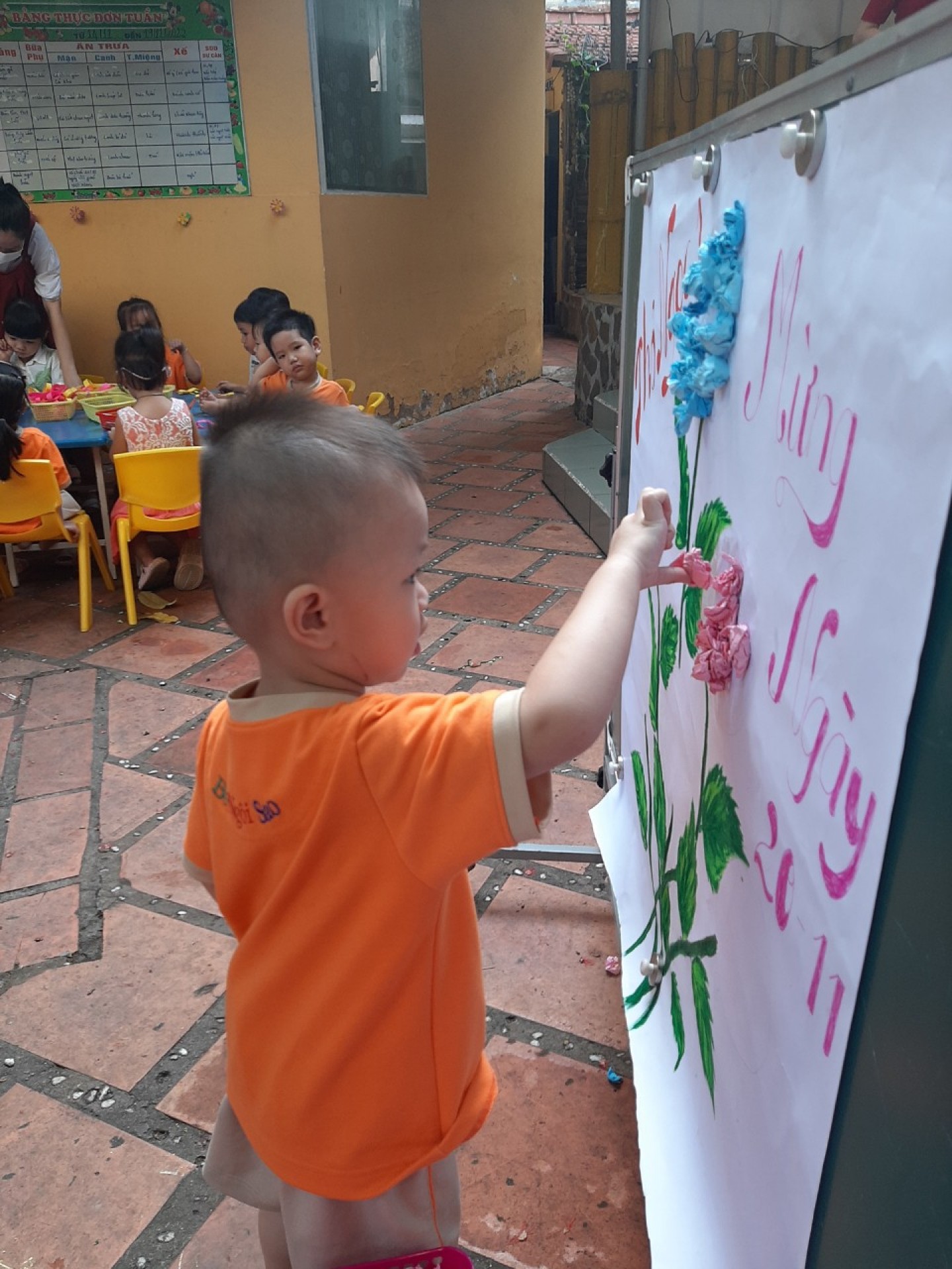 BÉ LÀM TRANH TẶNG CÔ NGÀY 20/11