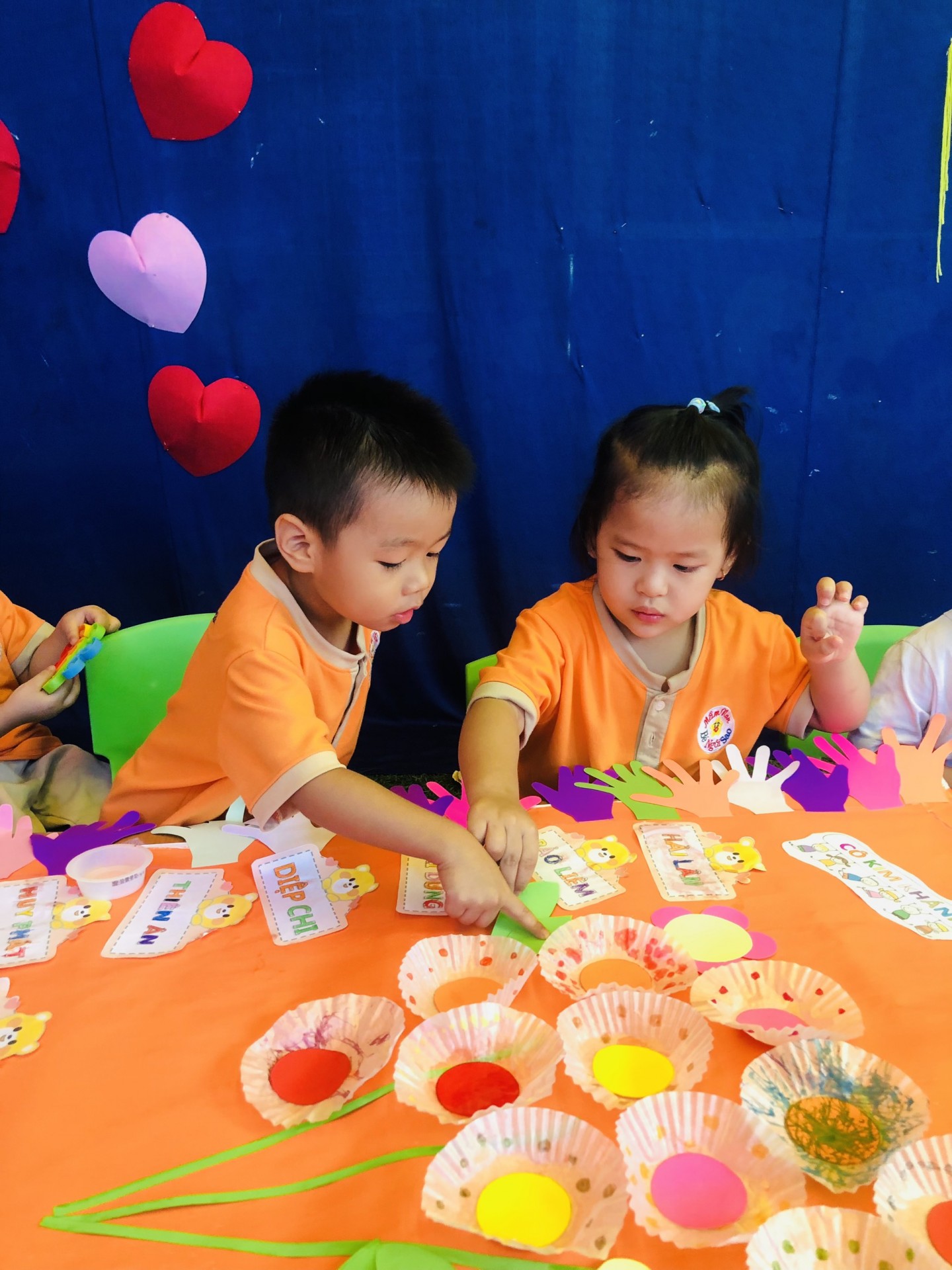 BÉ LÀM TRANH TẶNG CÔ NGÀY 20/11