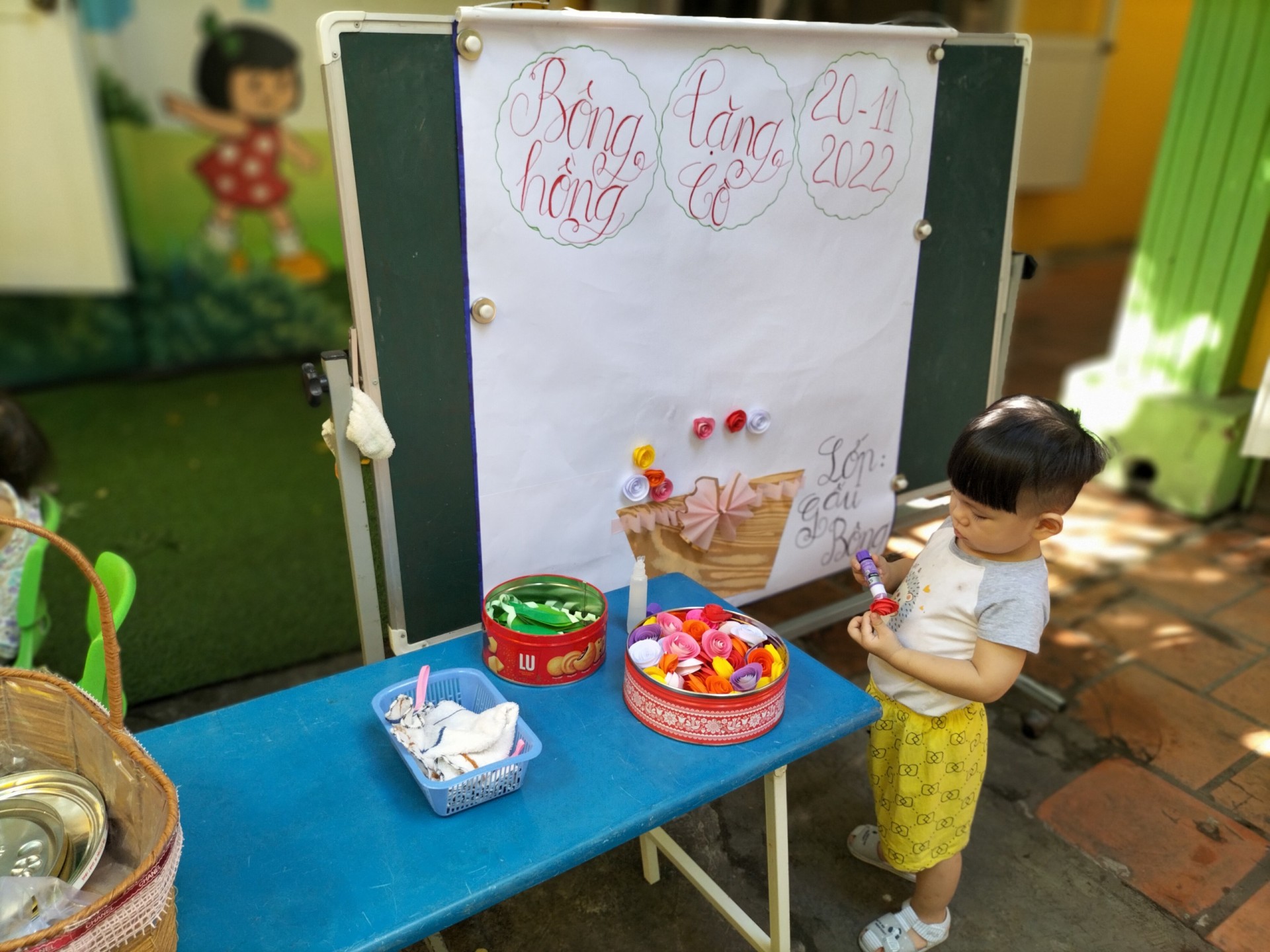 BÉ LÀM TRANH TẶNG CÔ NGÀY 20/11