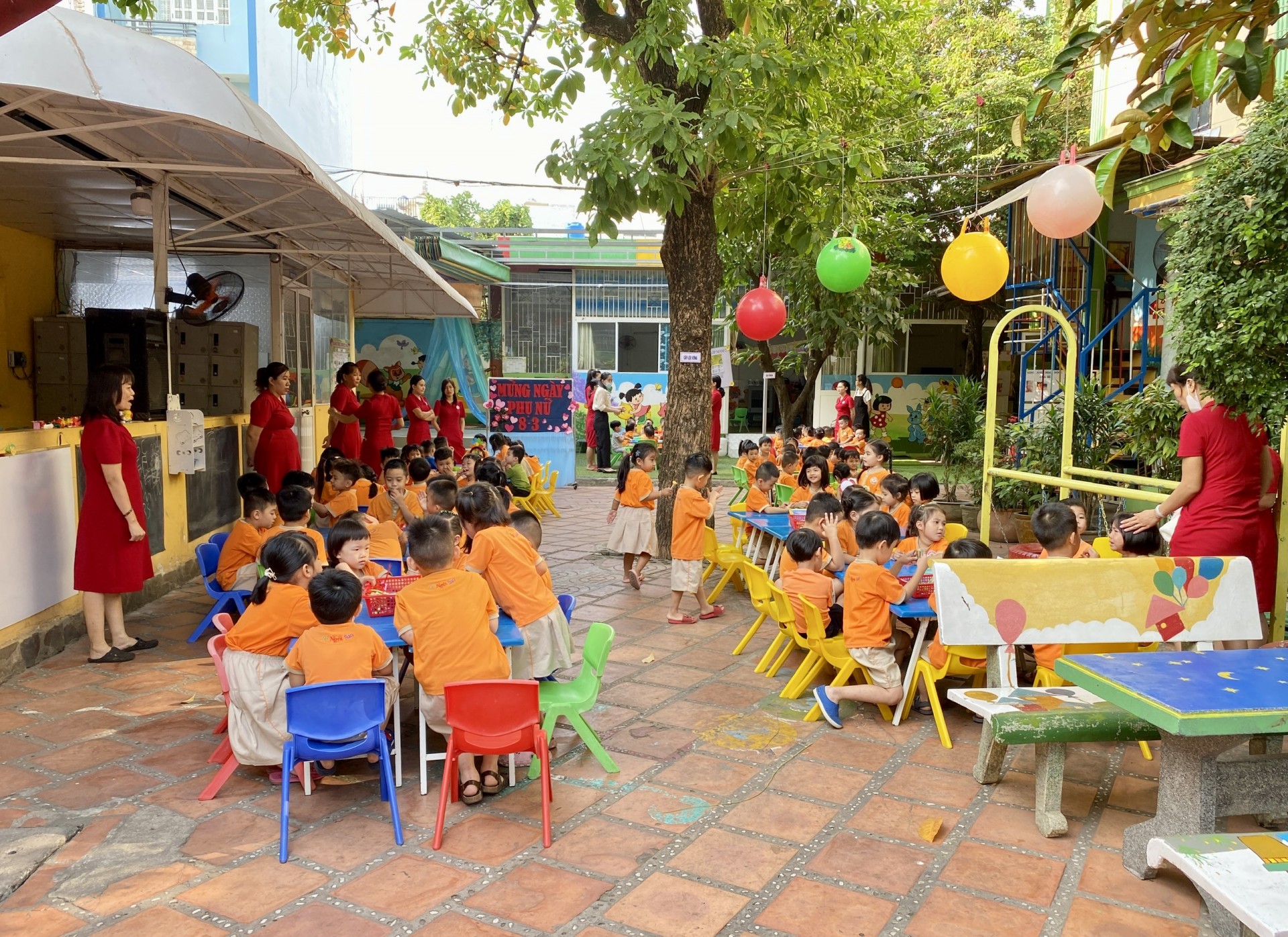 BÔNG HOA TẶNG MẸ 8-3-2023