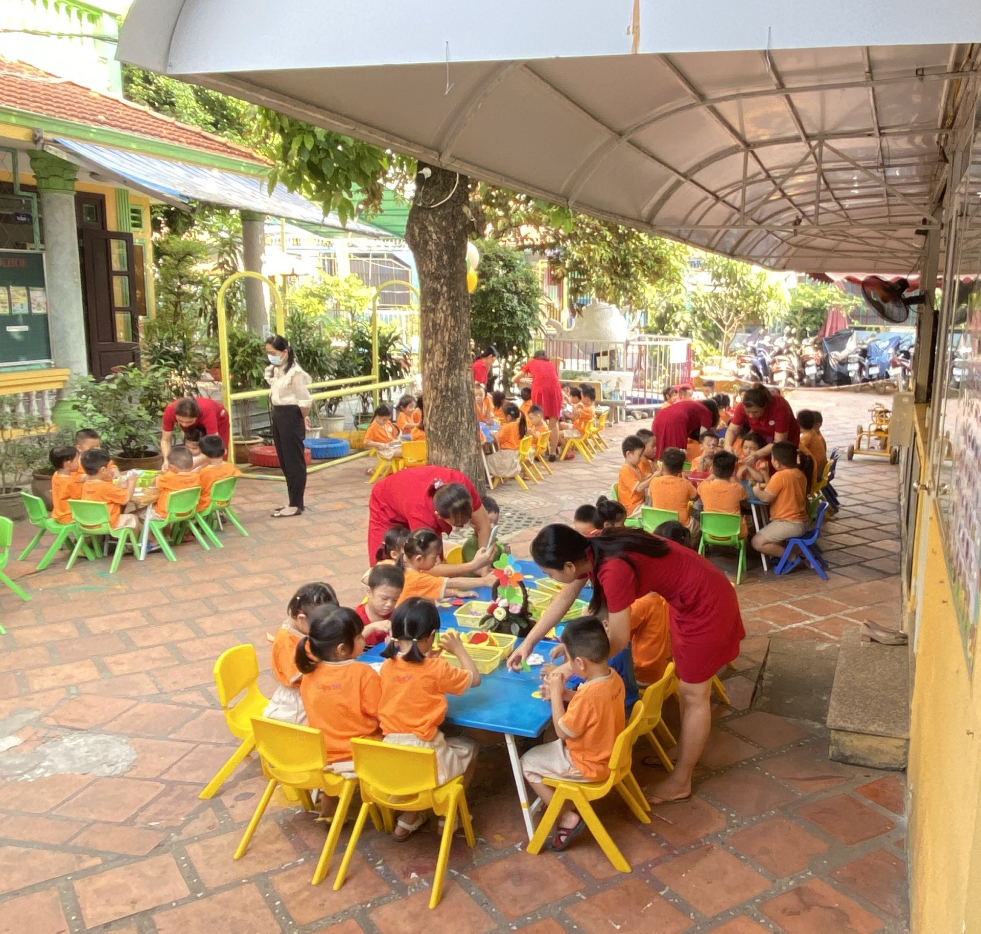 BÔNG HOA TẶNG MẸ 8-3-2023