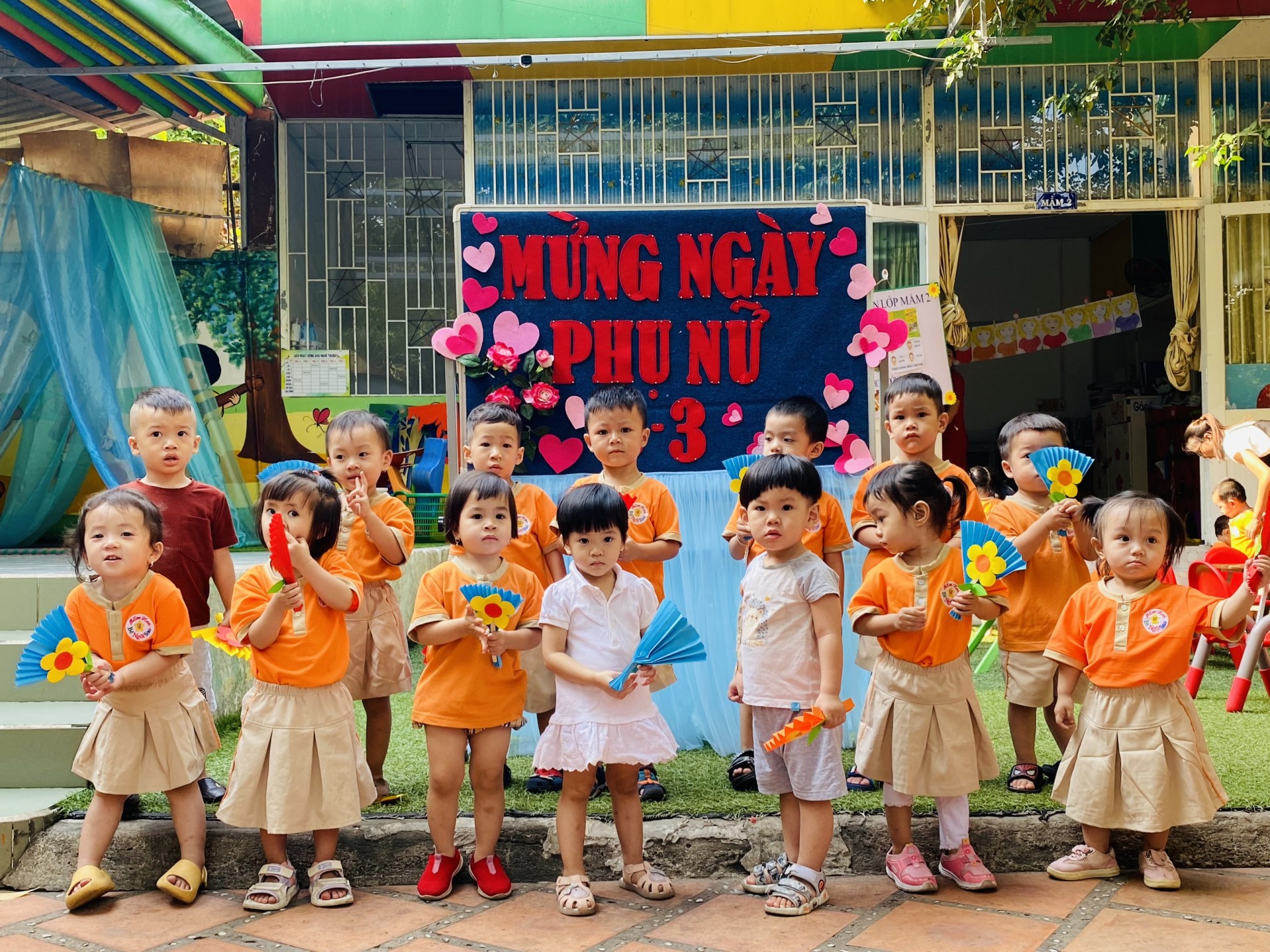 BÔNG HOA TẶNG MẸ 8-3-2023