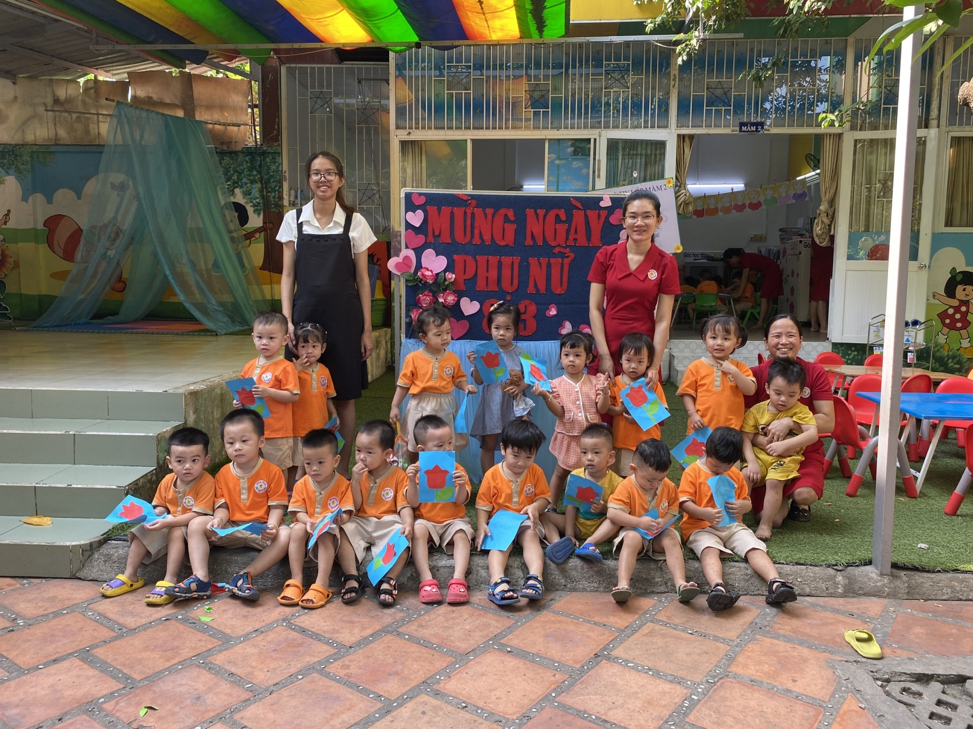 BÔNG HOA TẶNG MẸ 8-3-2023