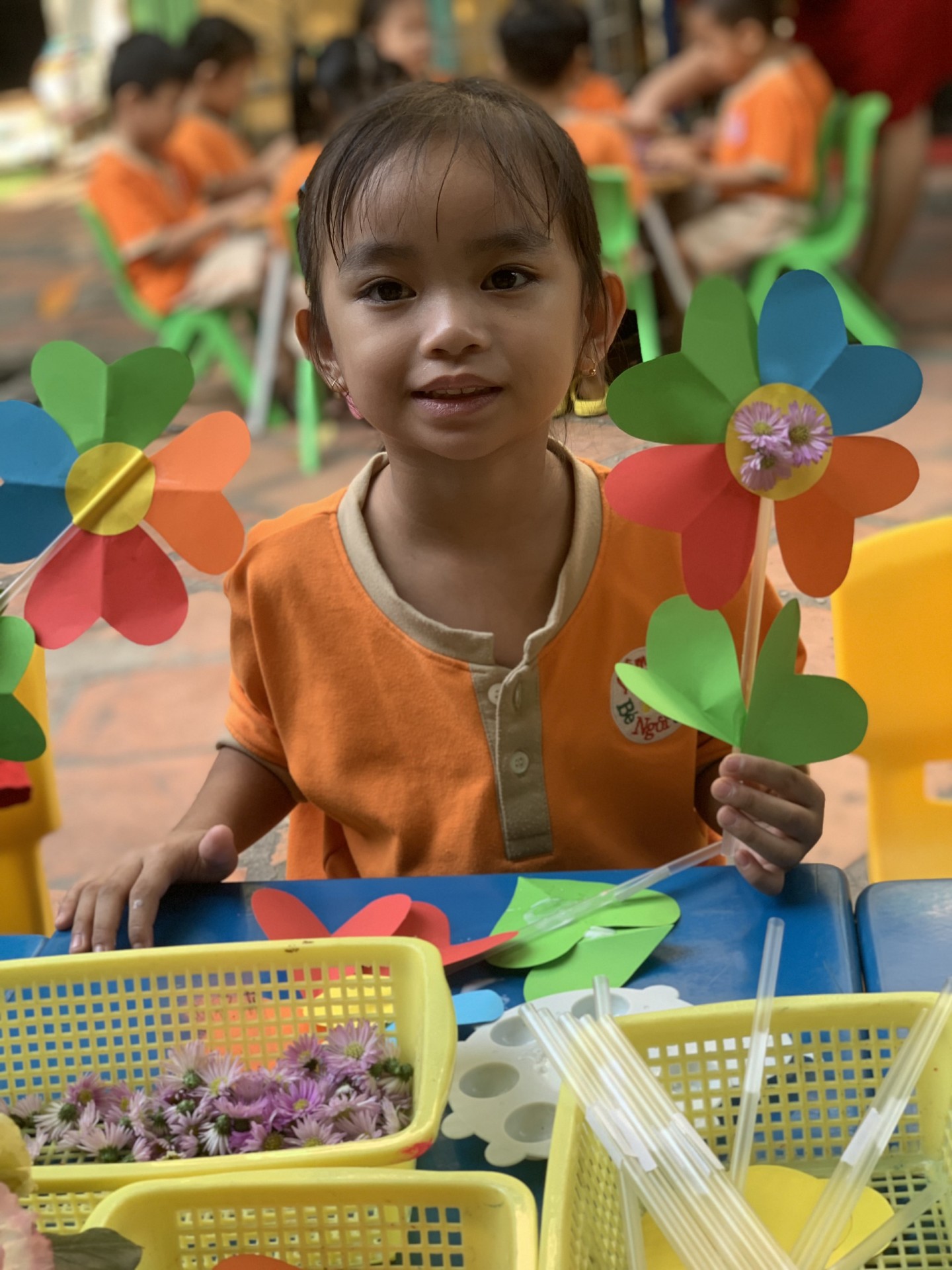 BÔNG HOA TẶNG MẸ 8-3-2023