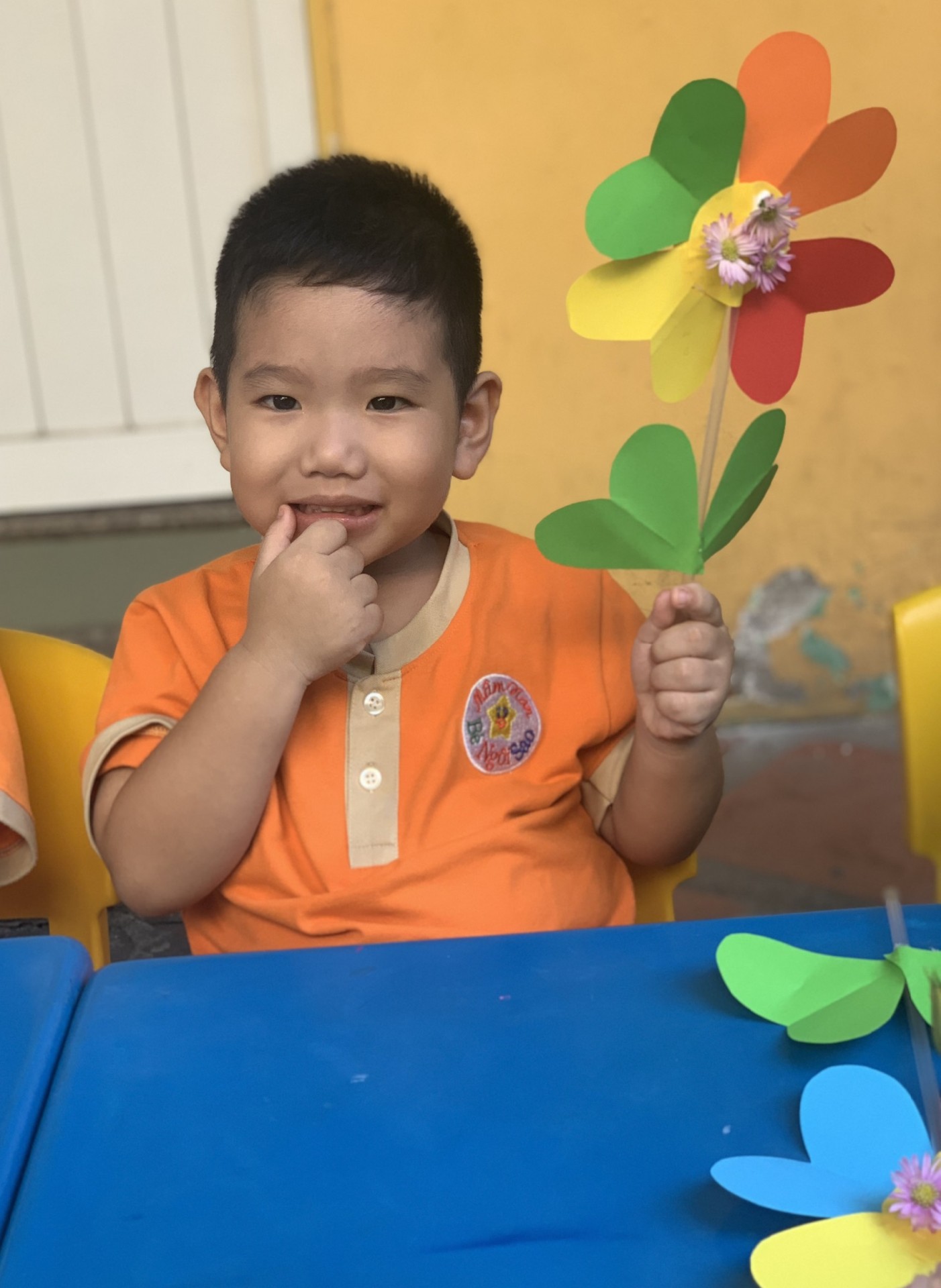 BÔNG HOA TẶNG MẸ 8-3-2023