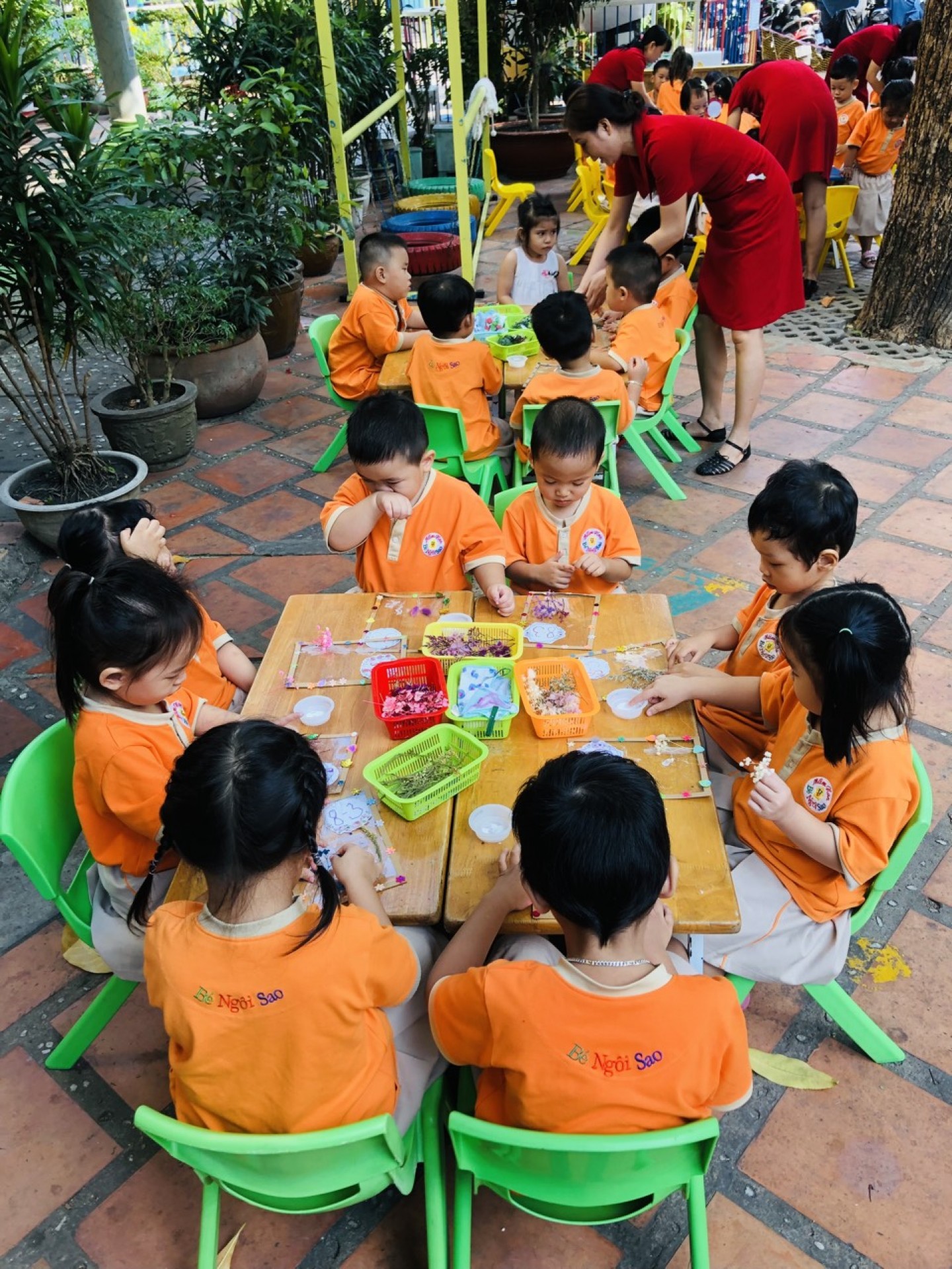 BÔNG HOA TẶNG MẸ 8-3-2023