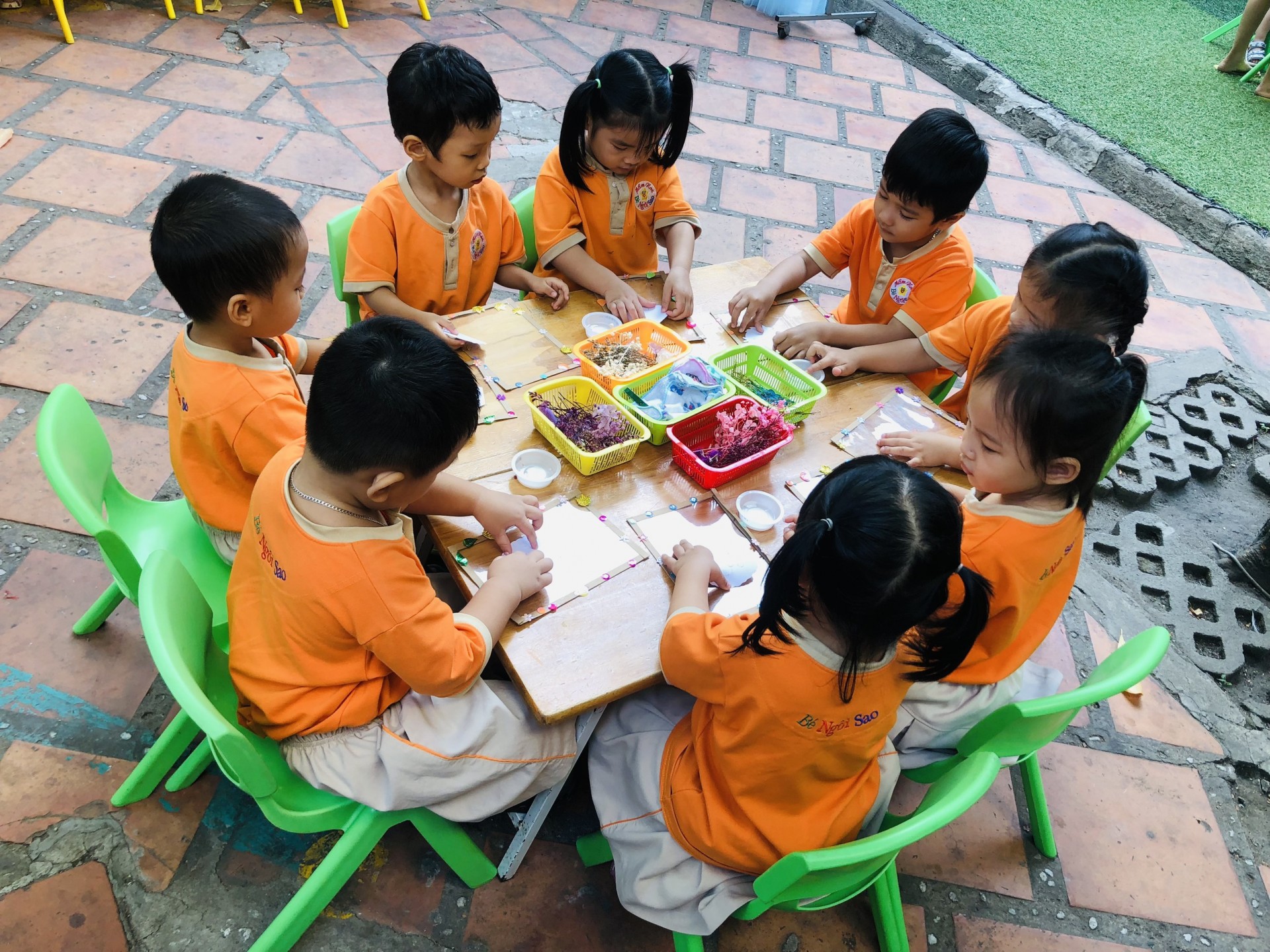 BÔNG HOA TẶNG MẸ 8-3-2023