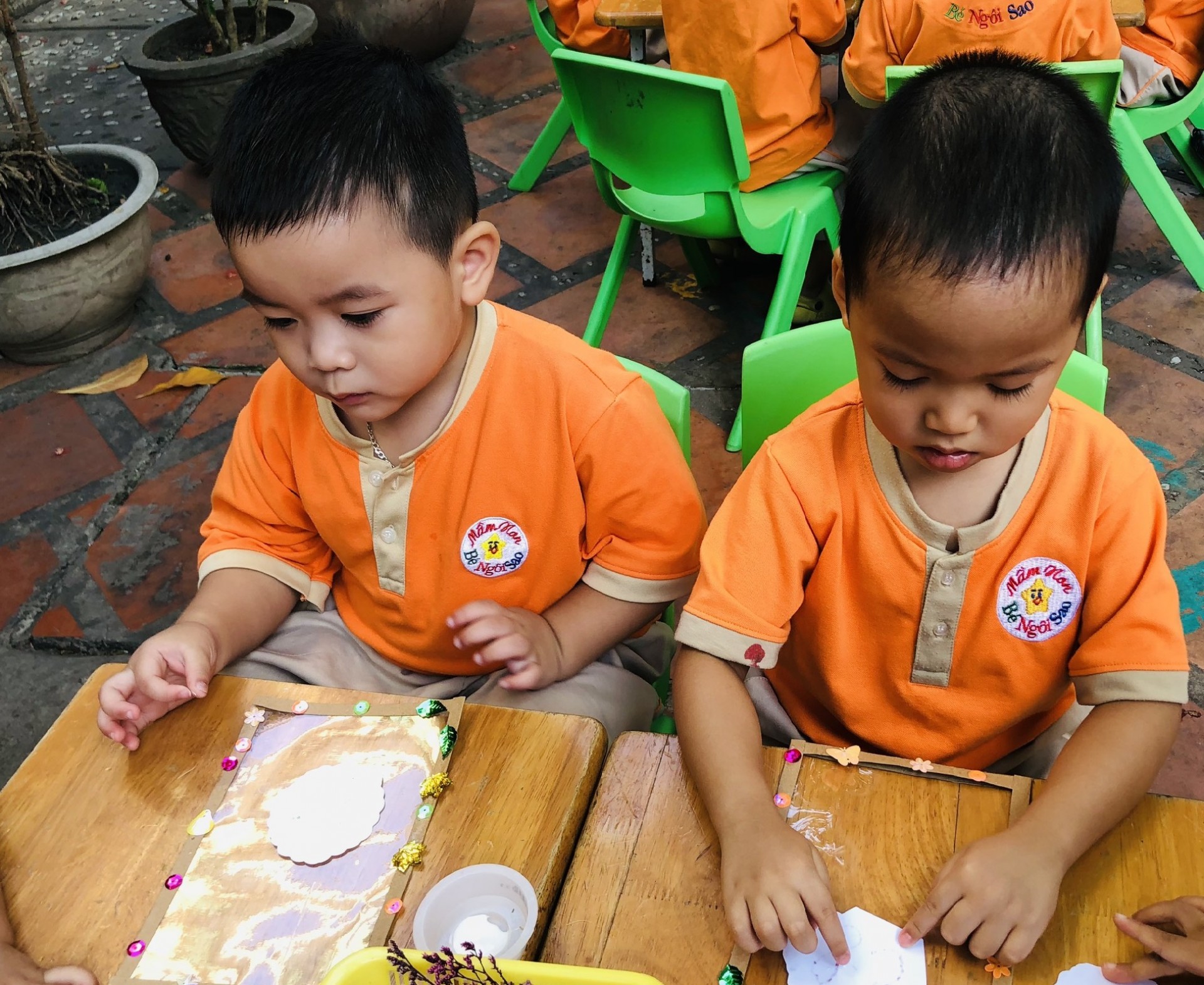 BÔNG HOA TẶNG MẸ 8-3-2023