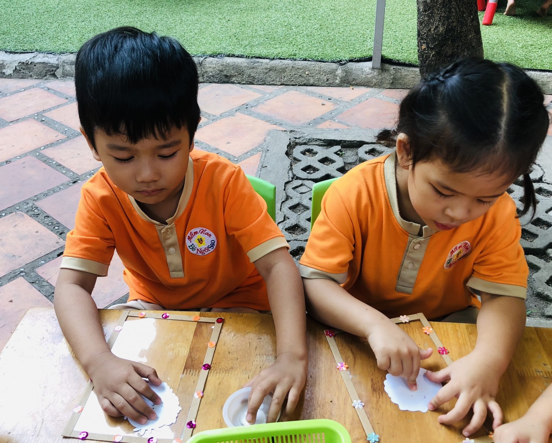 BÔNG HOA TẶNG MẸ 8-3-2023