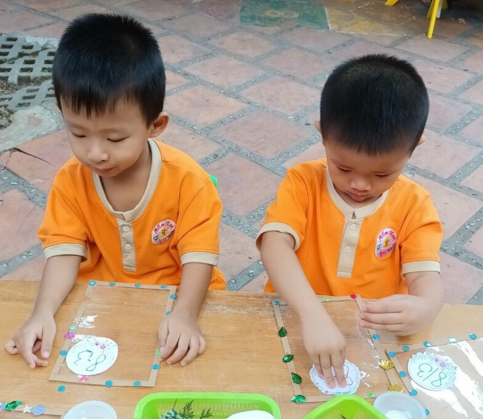 BÔNG HOA TẶNG MẸ 8-3-2023