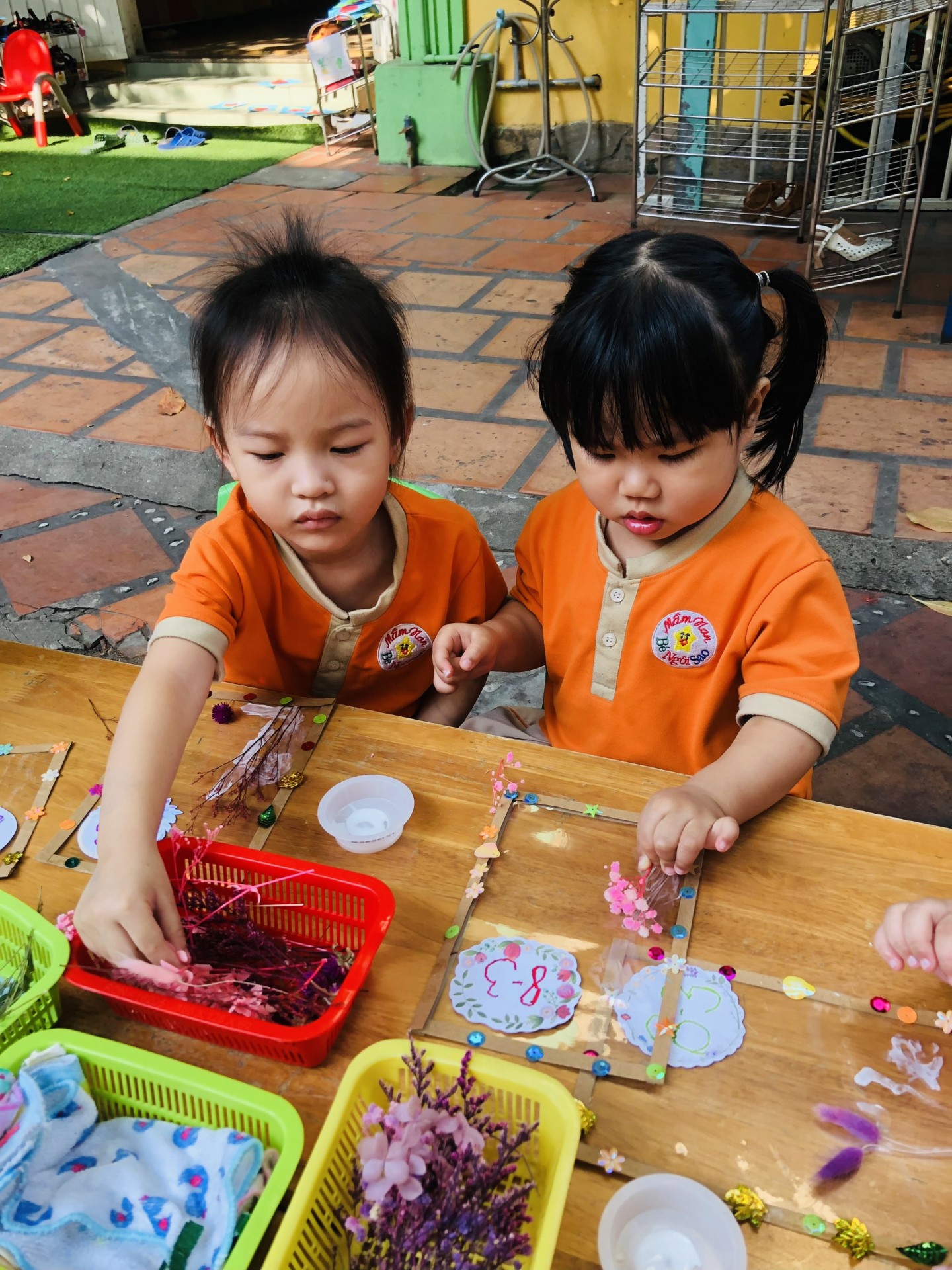 BÔNG HOA TẶNG MẸ 8-3-2023