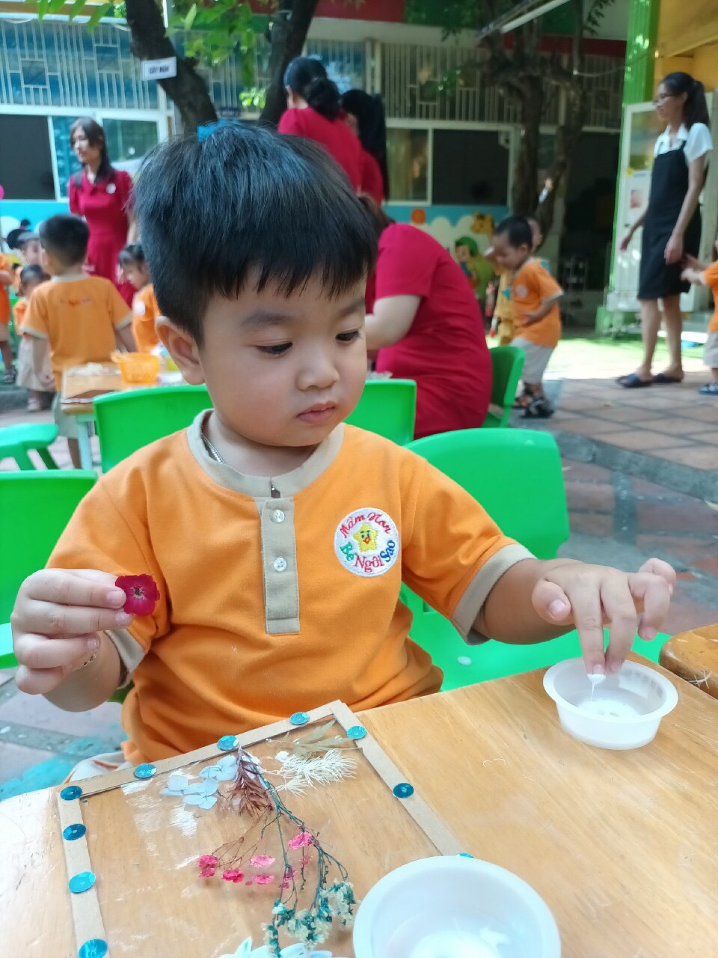 BÔNG HOA TẶNG MẸ 8-3-2023