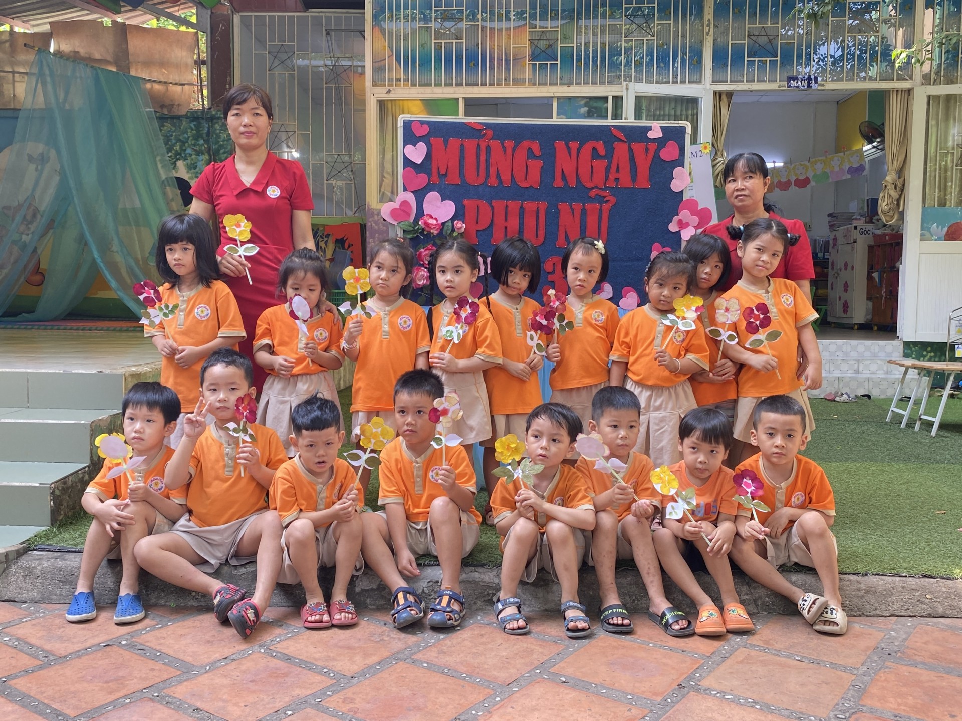 BÔNG HOA TẶNG MẸ 8-3-2023