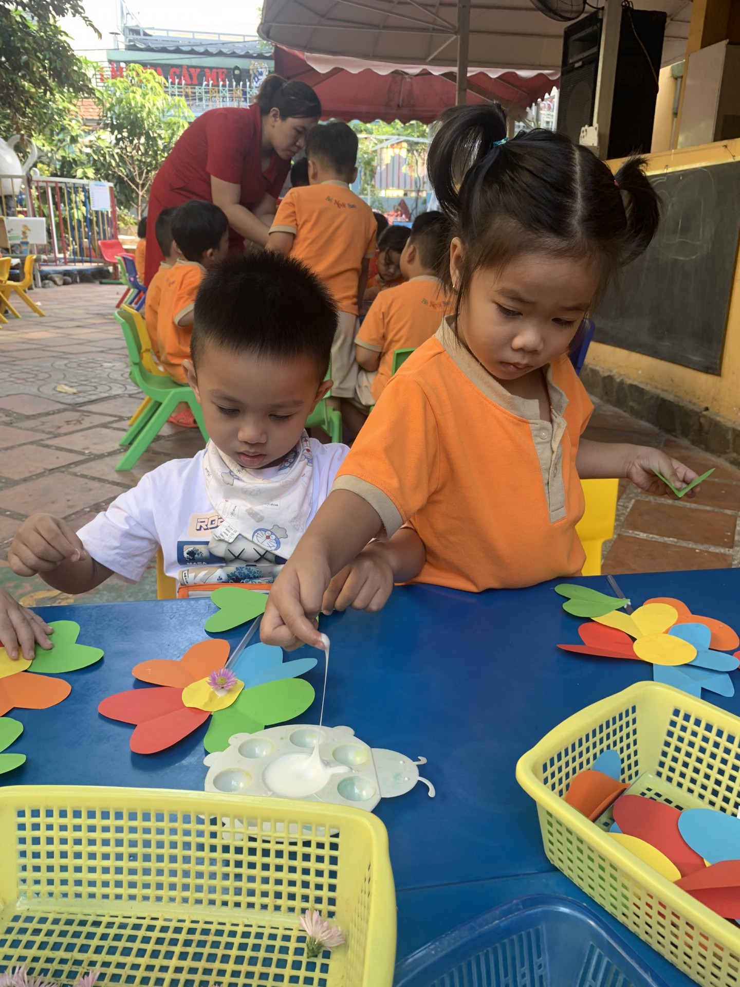 BÔNG HOA TẶNG MẸ 8-3-2023