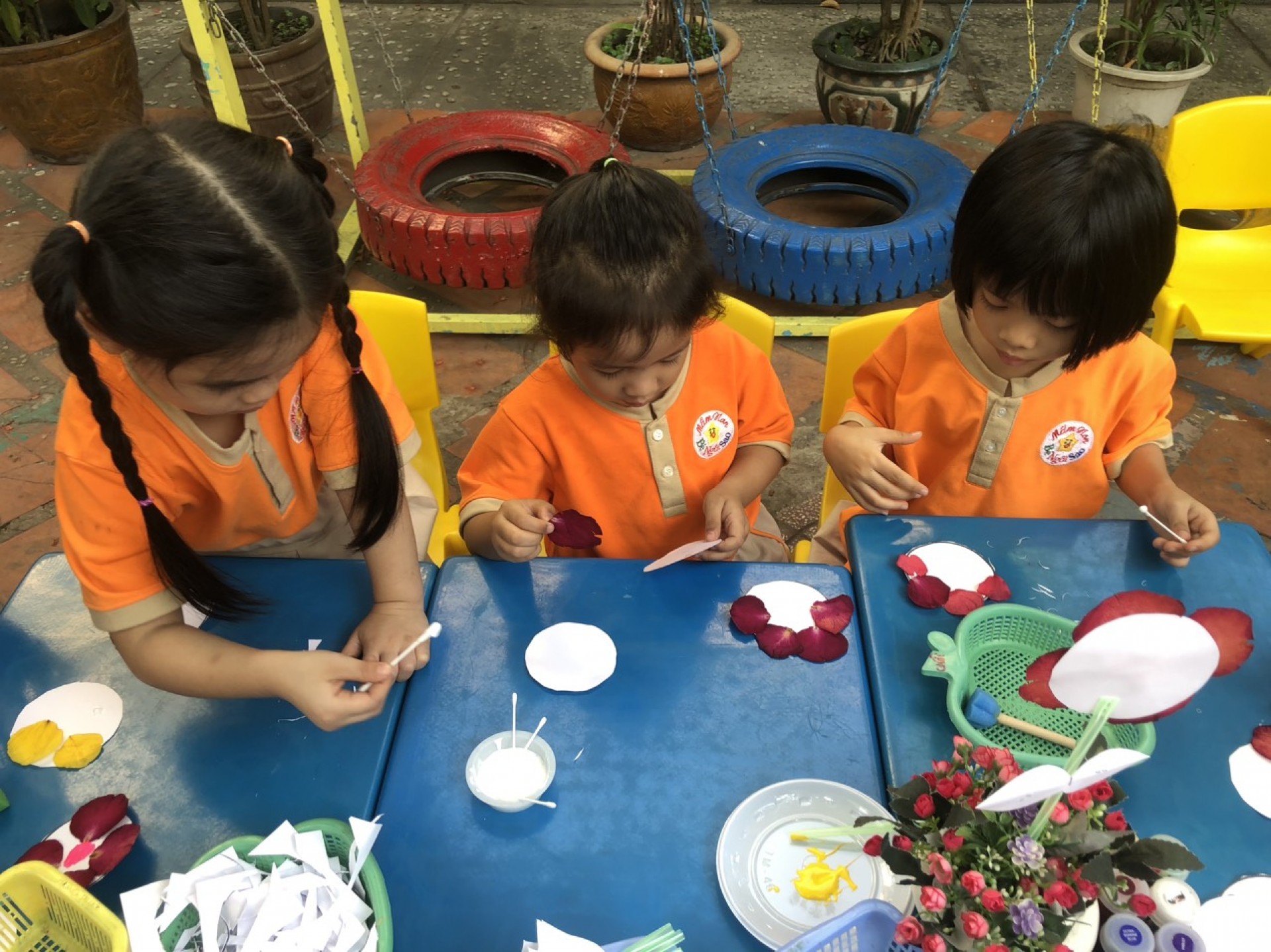 BÔNG HOA TẶNG MẸ 8-3-2023