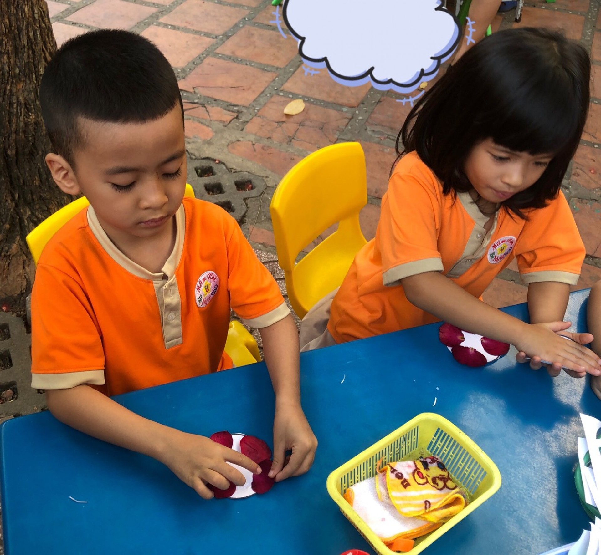 BÔNG HOA TẶNG MẸ 8-3-2023