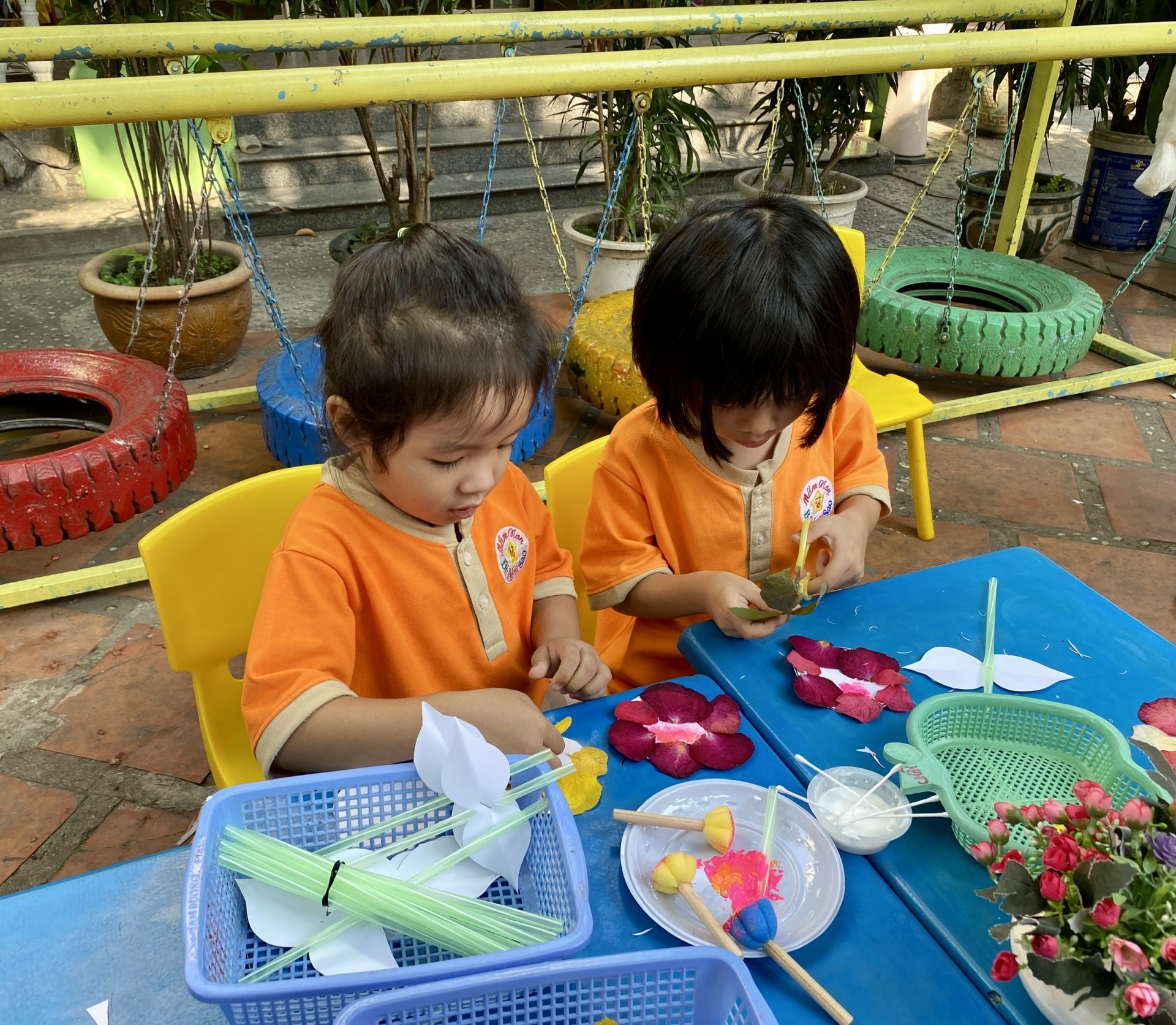 BÔNG HOA TẶNG MẸ 8-3-2023