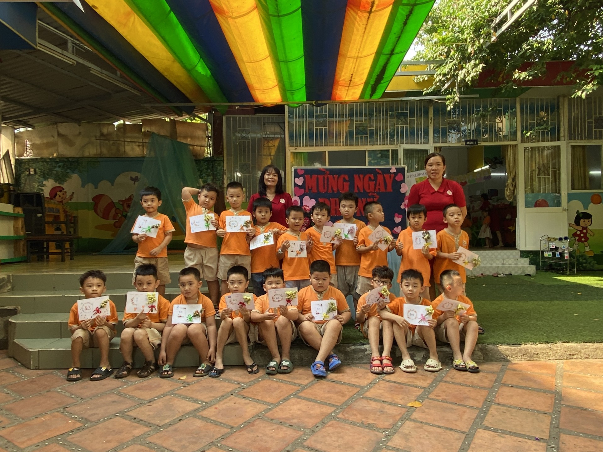 BÔNG HOA TẶNG MẸ 8-3-2023