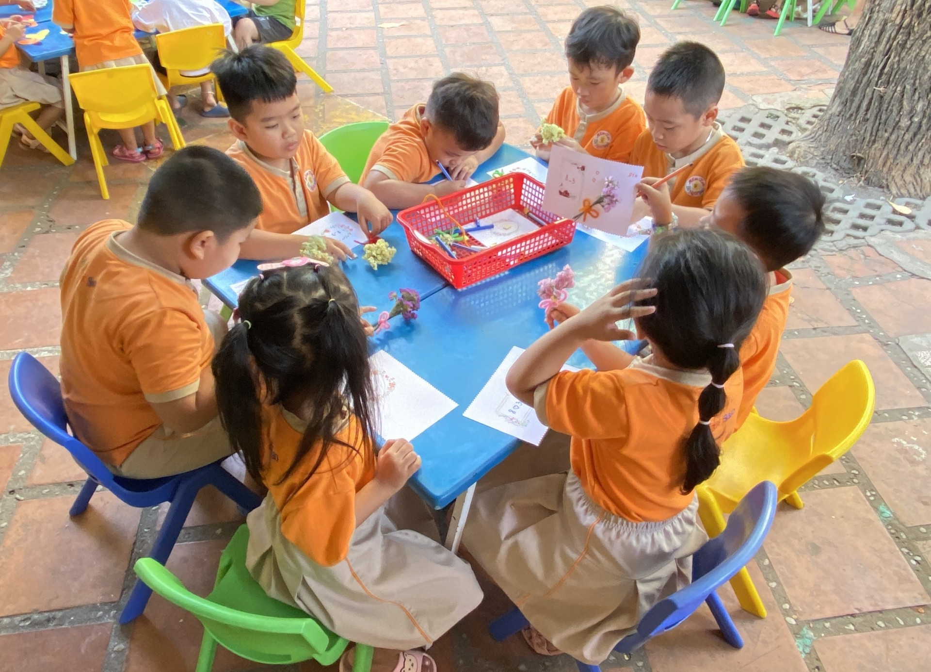 BÔNG HOA TẶNG MẸ 8-3-2023