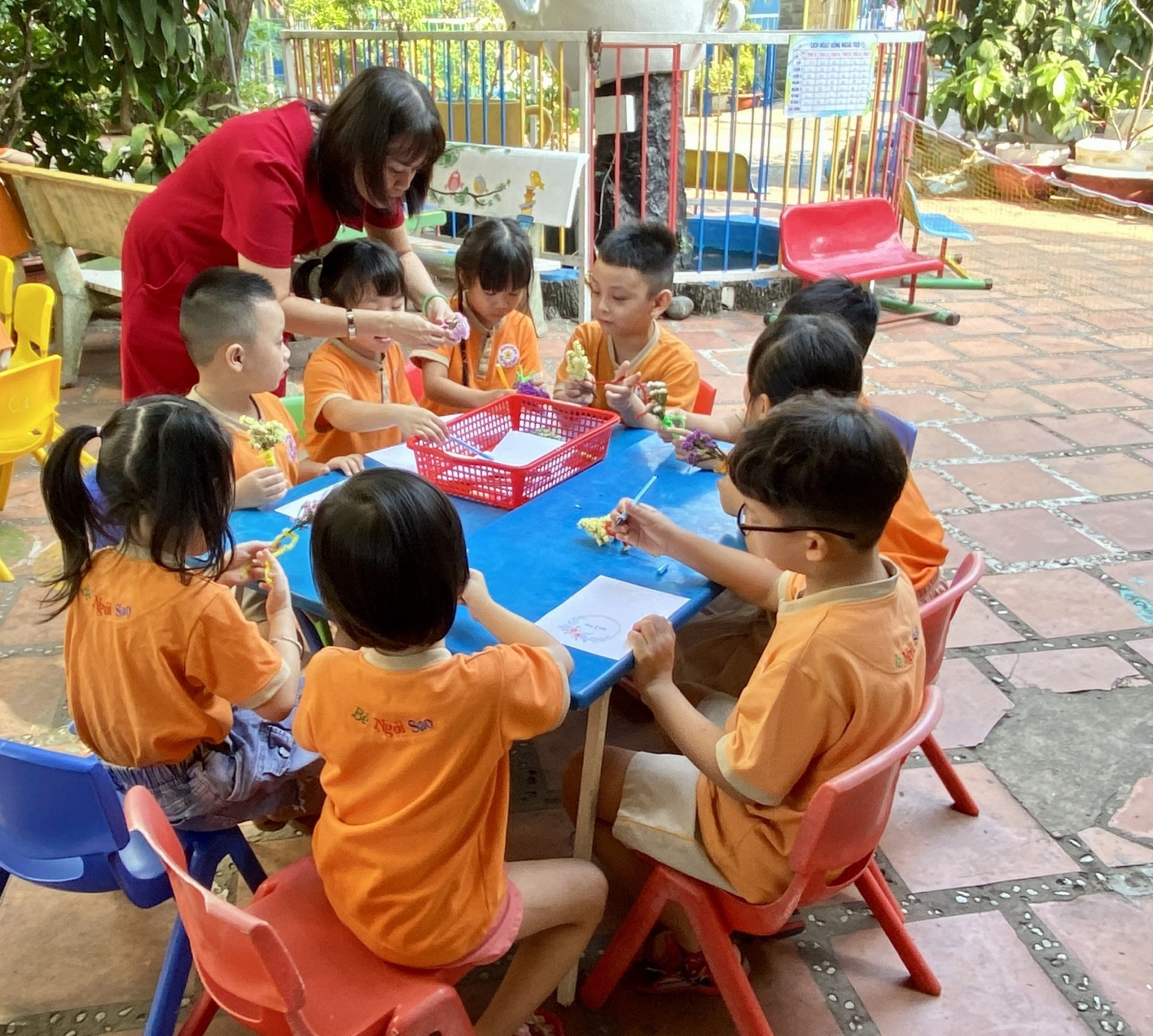 BÔNG HOA TẶNG MẸ 8-3-2023