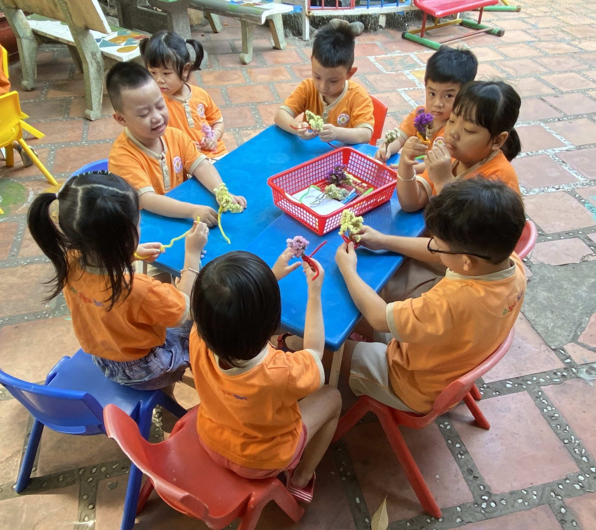 BÔNG HOA TẶNG MẸ 8-3-2023