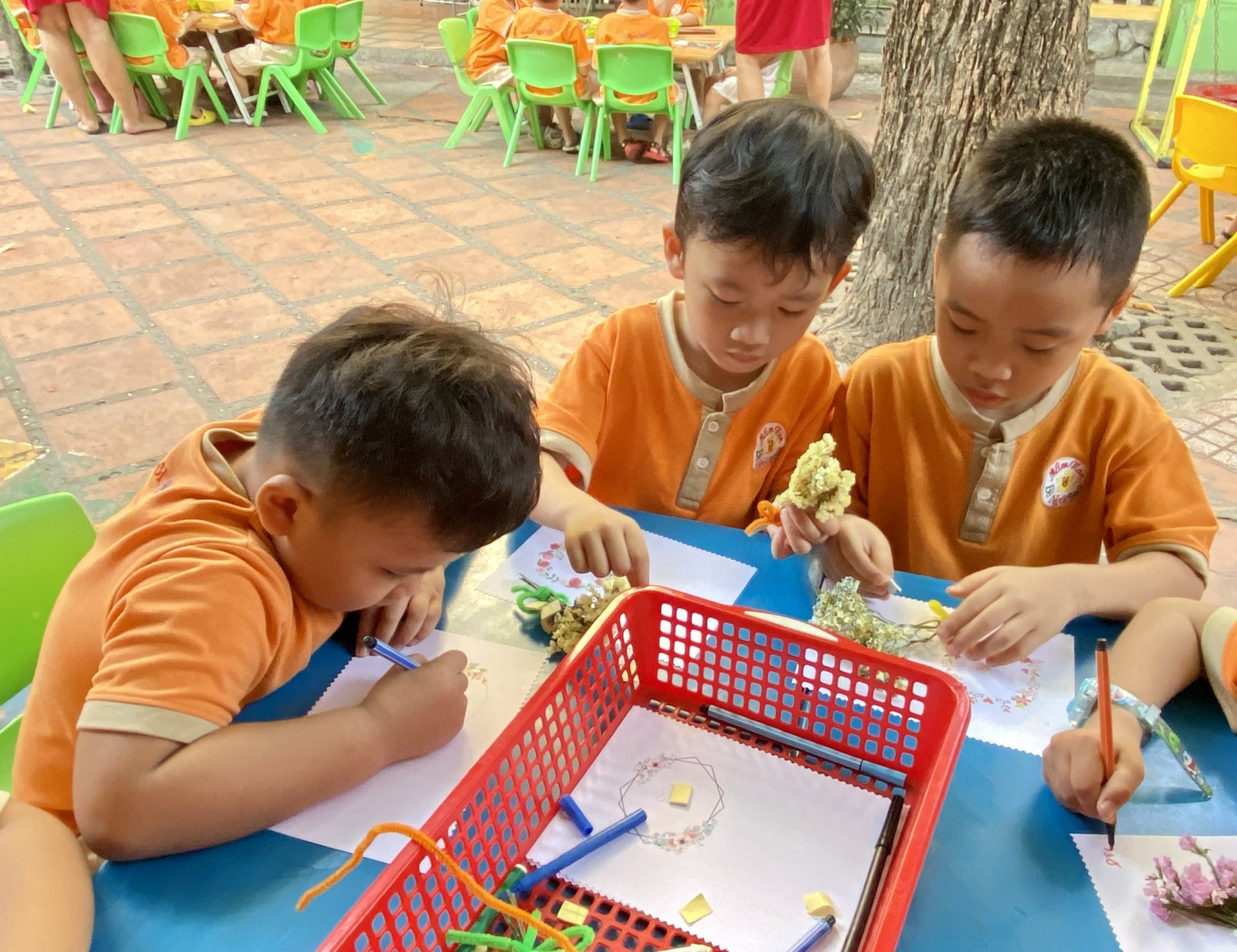 BÔNG HOA TẶNG MẸ 8-3-2023