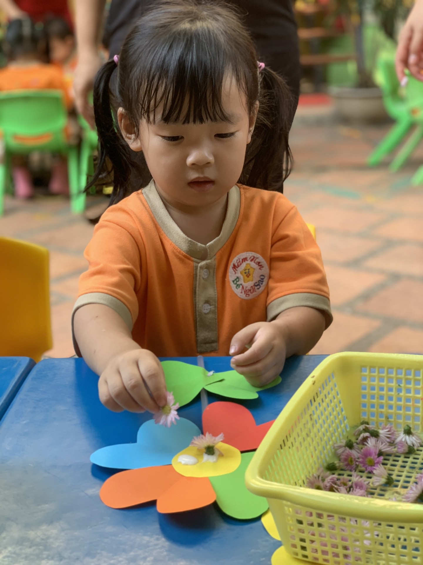 BÔNG HOA TẶNG MẸ 8-3-2023