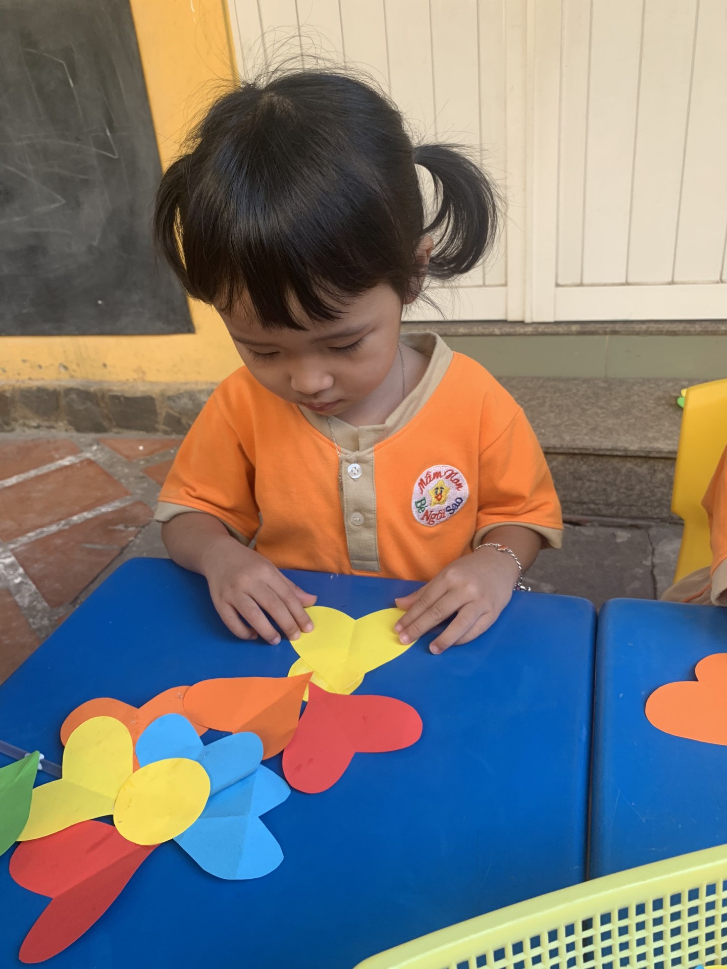 BÔNG HOA TẶNG MẸ 8-3-2023