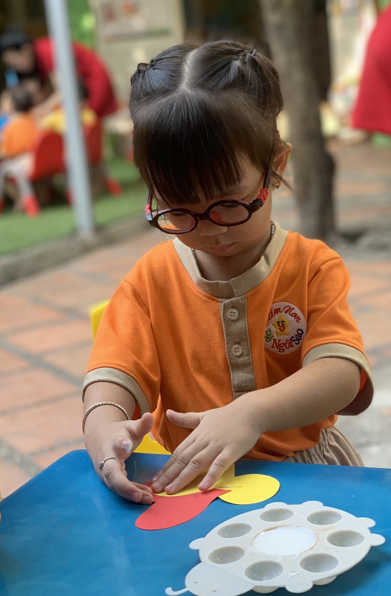 BÔNG HOA TẶNG MẸ 8-3-2023