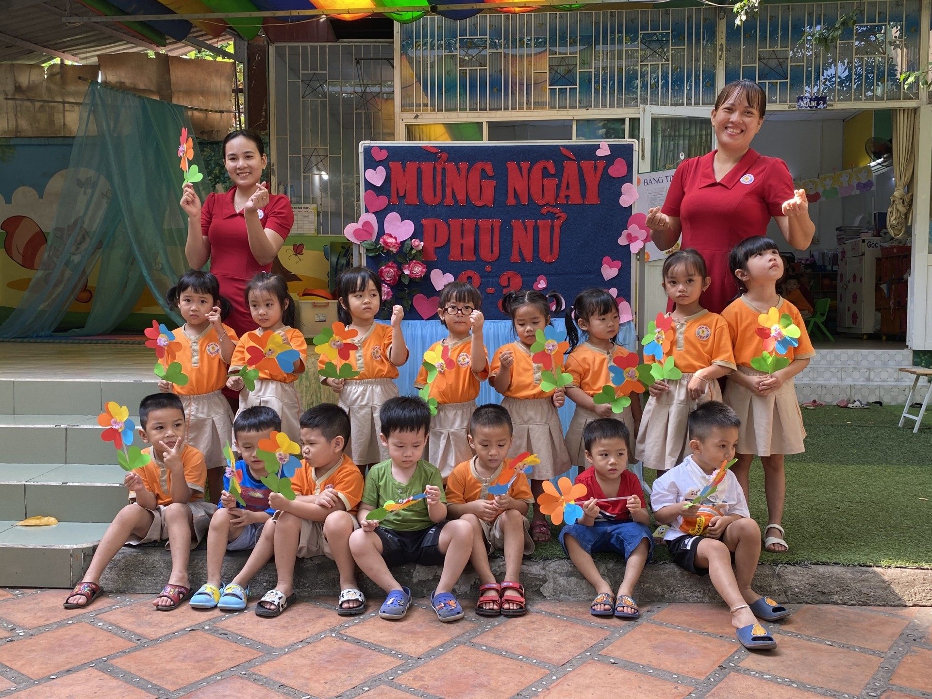 BÔNG HOA TẶNG MẸ 8-3-2023