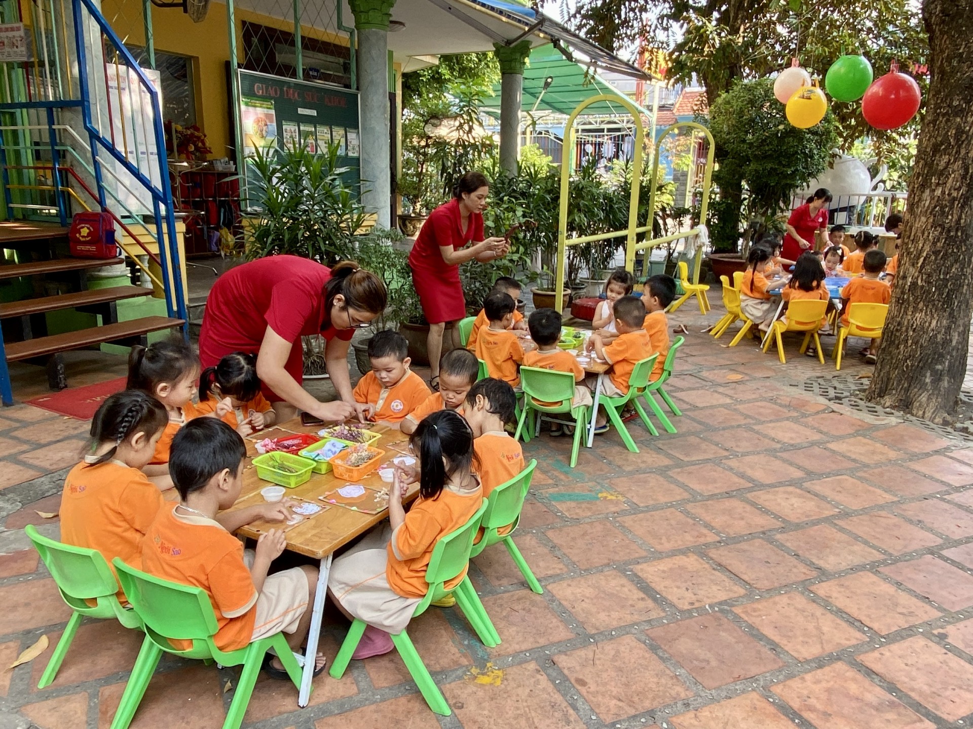 BÔNG HOA TẶNG MẸ 8-3-2023