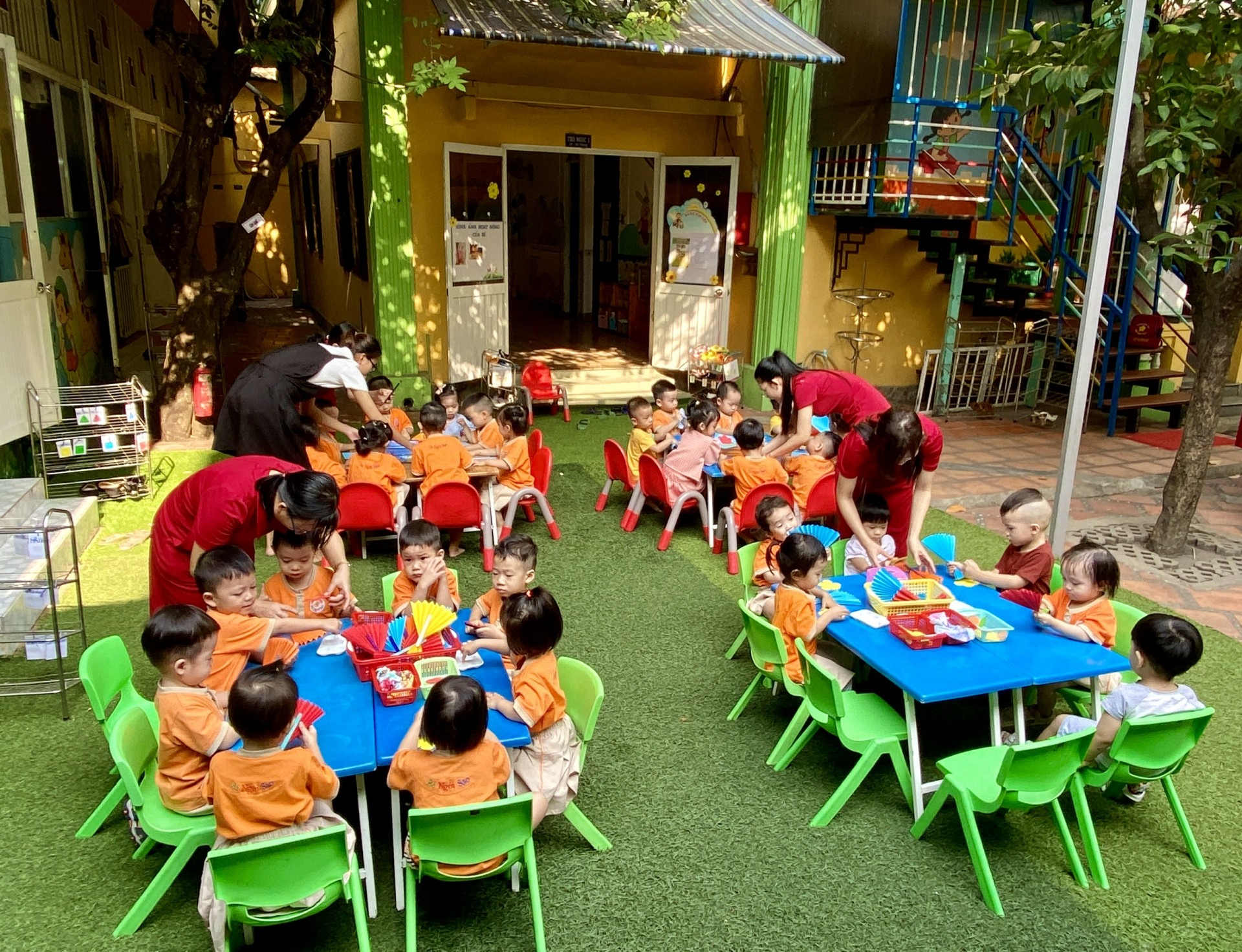 BÔNG HOA TẶNG MẸ 8-3-2023