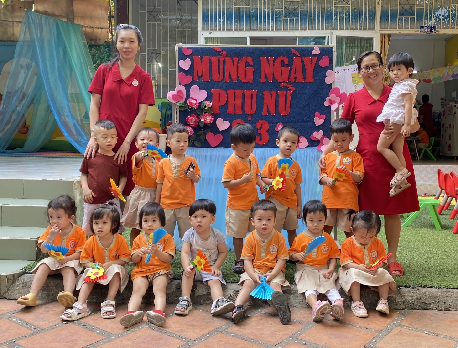 BÔNG HOA TẶNG MẸ 8-3-2023