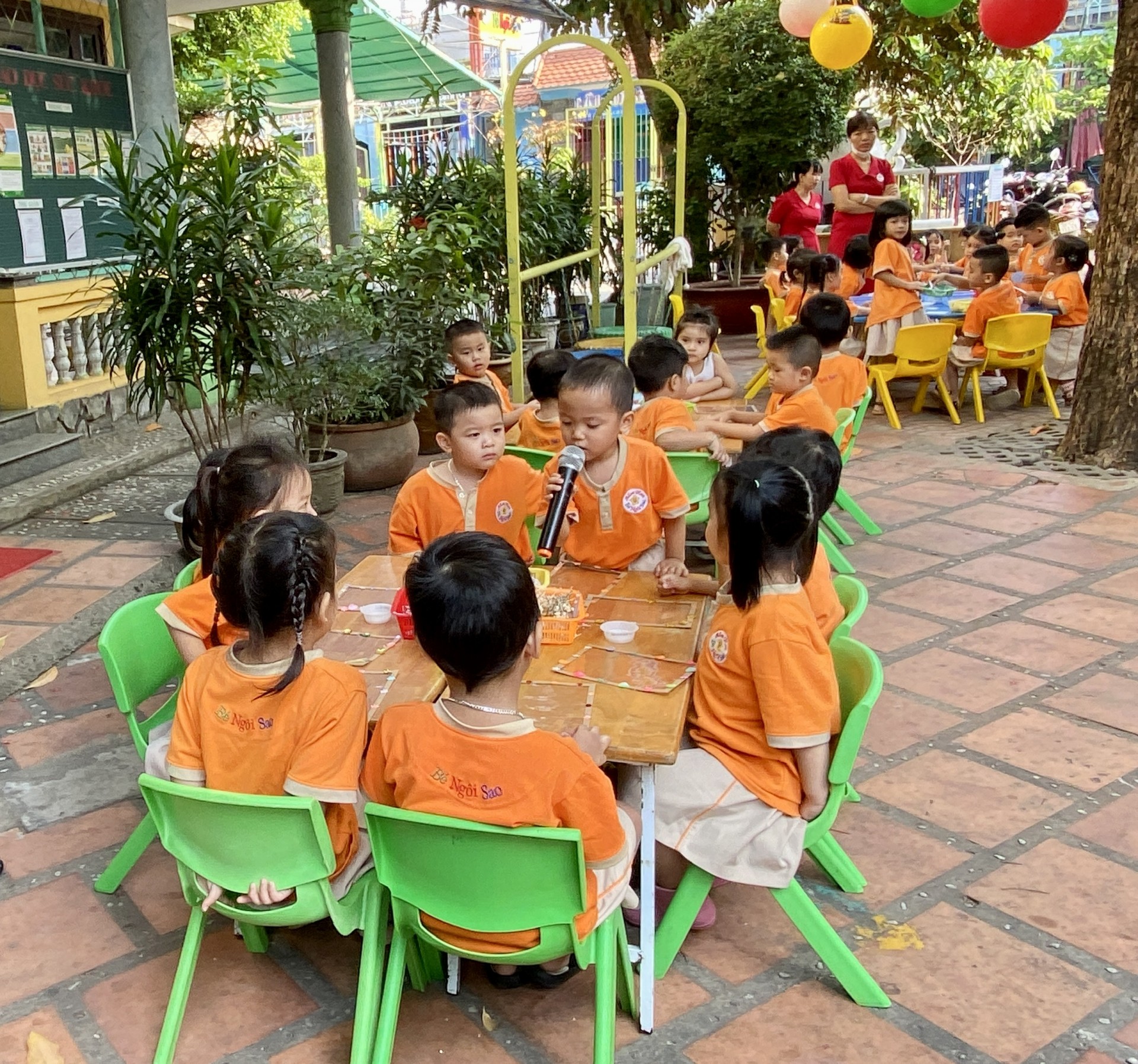 BÔNG HOA TẶNG MẸ 8-3-2023