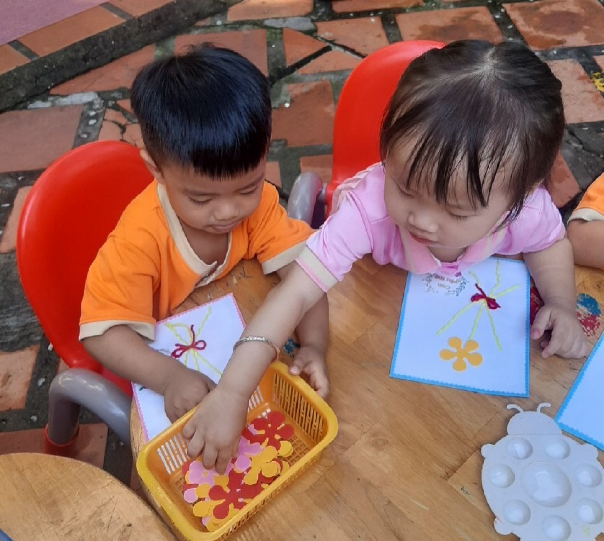 MÓN QUÀ 20/10 CỦA BÉ 