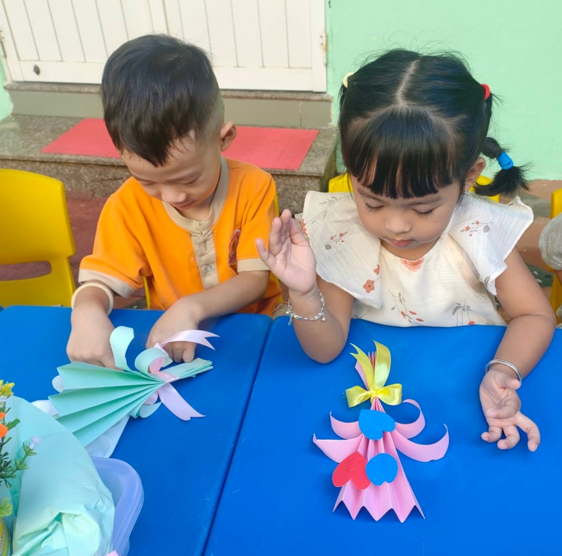 MÓN QUÀ 20/10 CỦA BÉ 