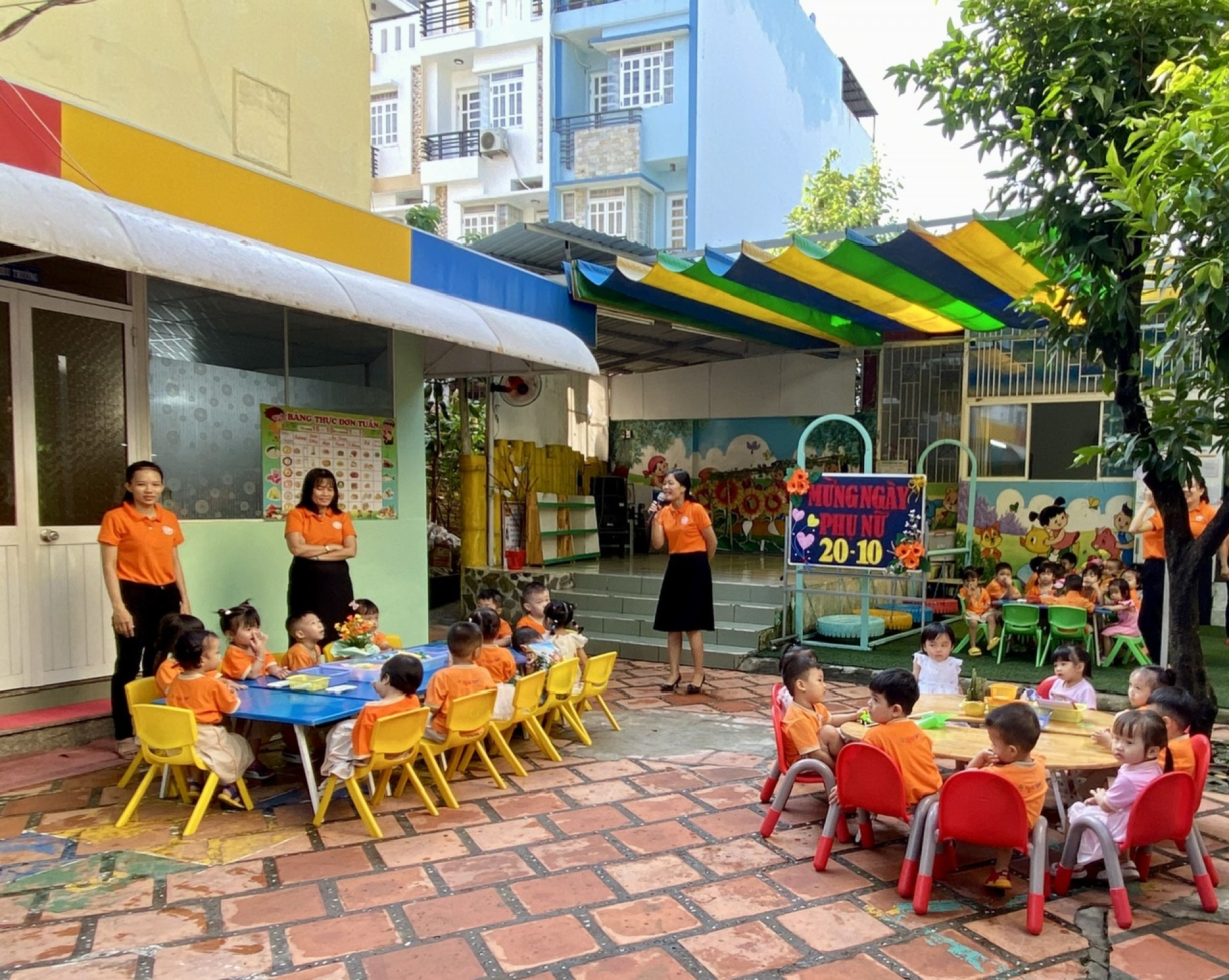 MÓN QUÀ 20/10 CỦA BÉ 