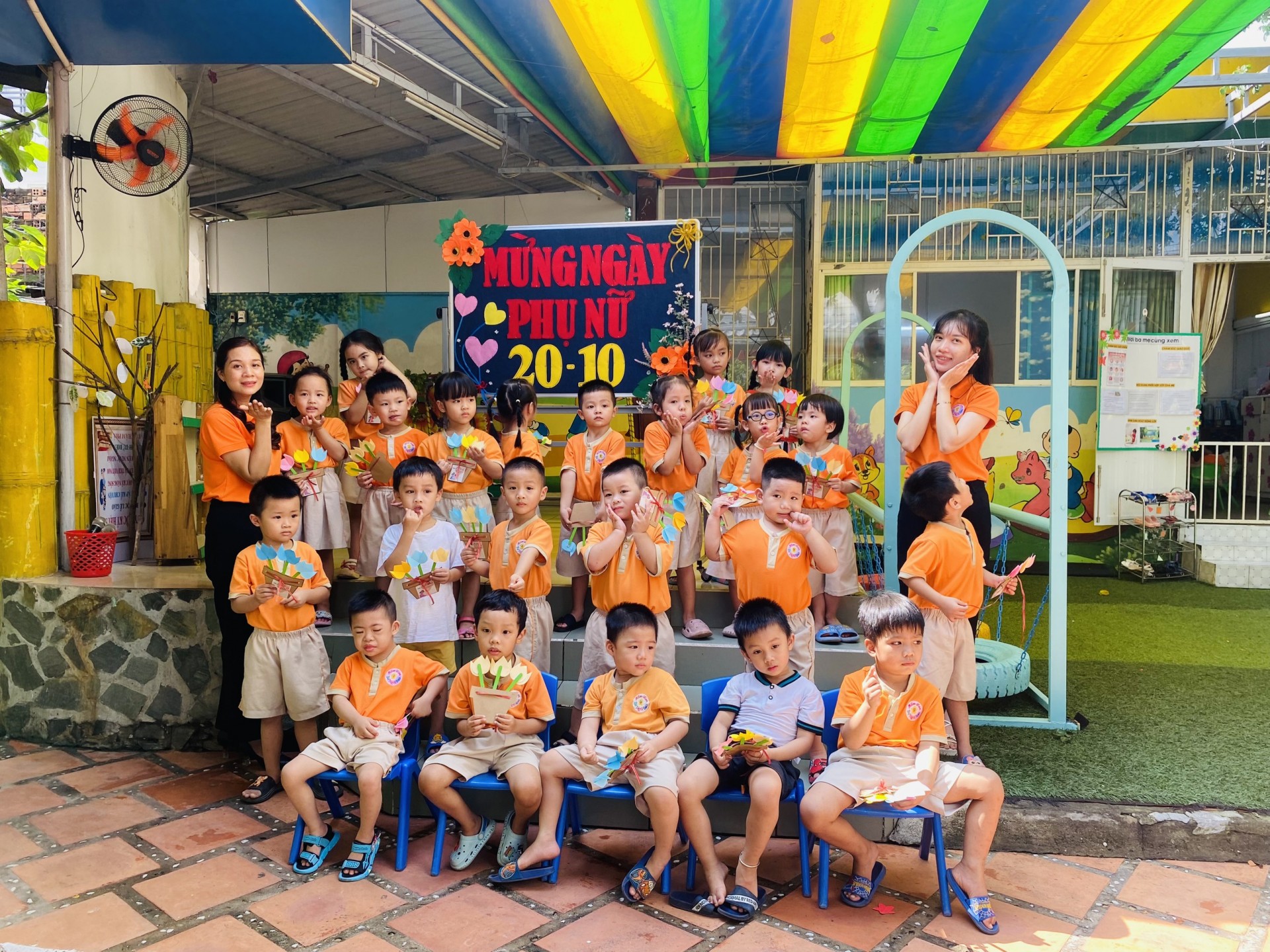 MÓN QUÀ 20/10 CỦA BÉ 